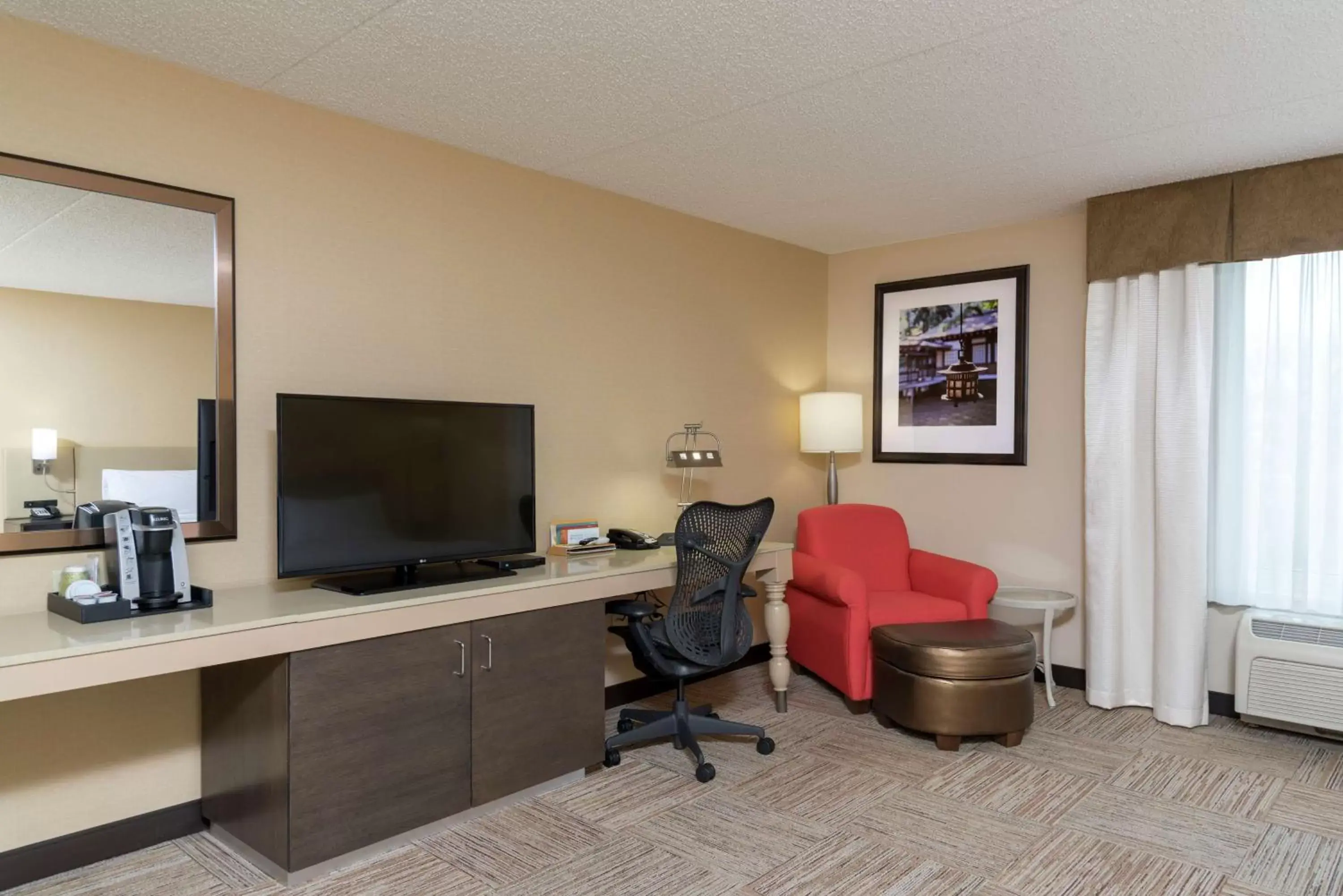Bedroom, TV/Entertainment Center in Hilton Garden Inn West Lafayette Wabash Landing