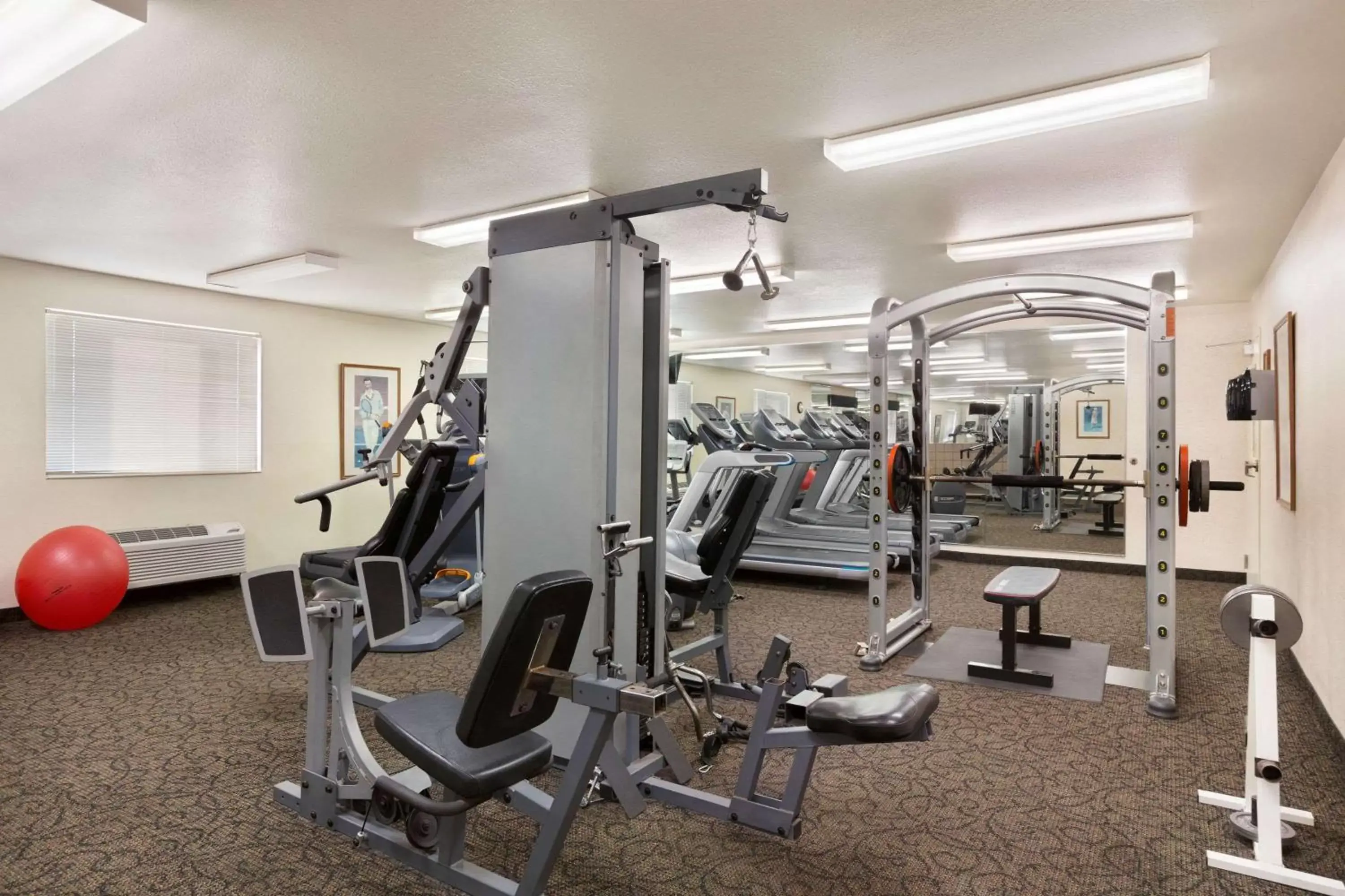 Fitness centre/facilities in Baymont by Wyndham Hearne Fitness centre/facilities in Baymont by Wyndham Hearne