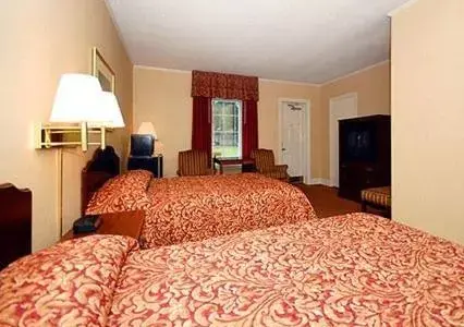 Photo of the whole room in Ambassador Inn