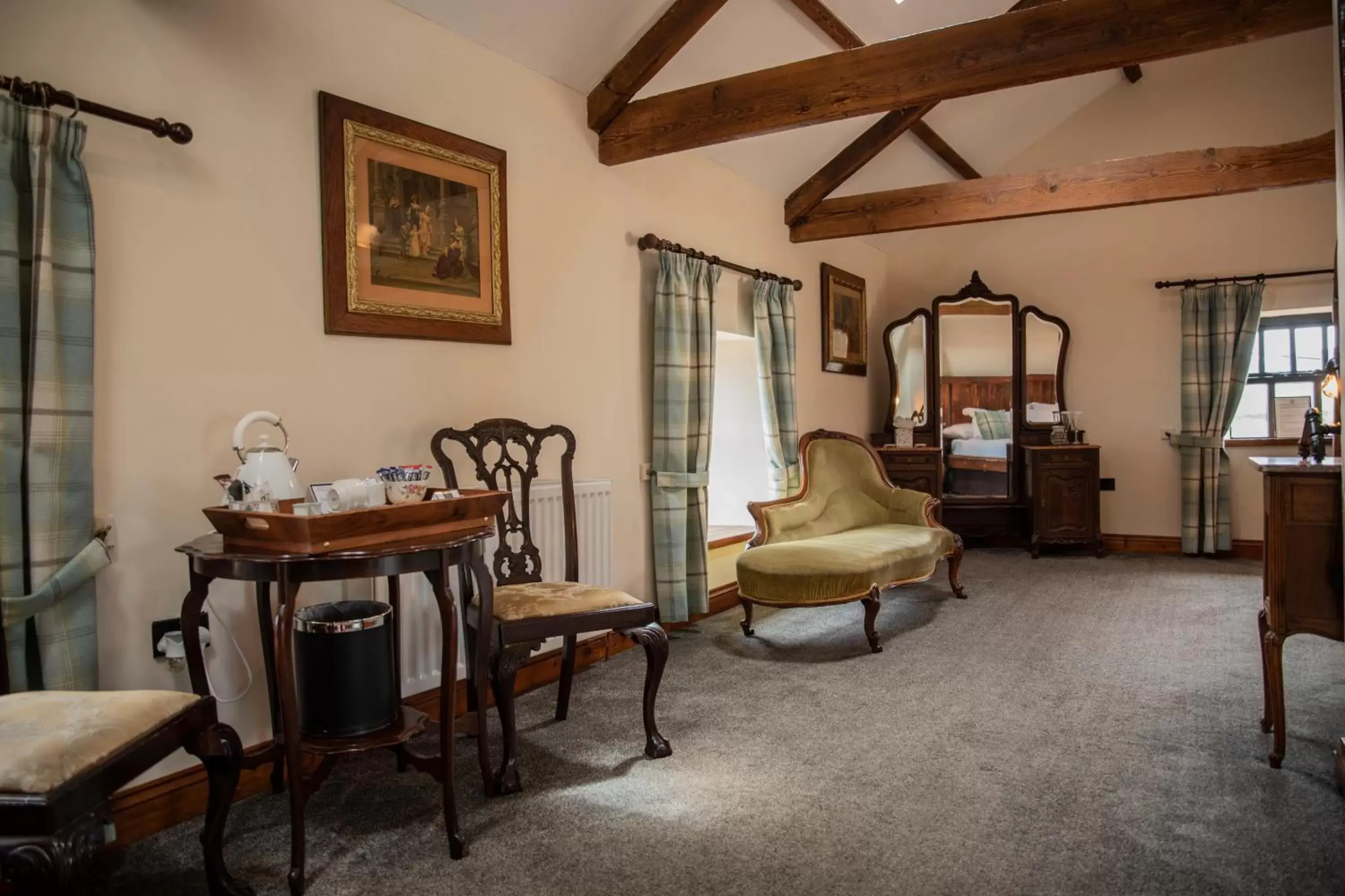 Bedroom, Seating Area in South Causey Inn