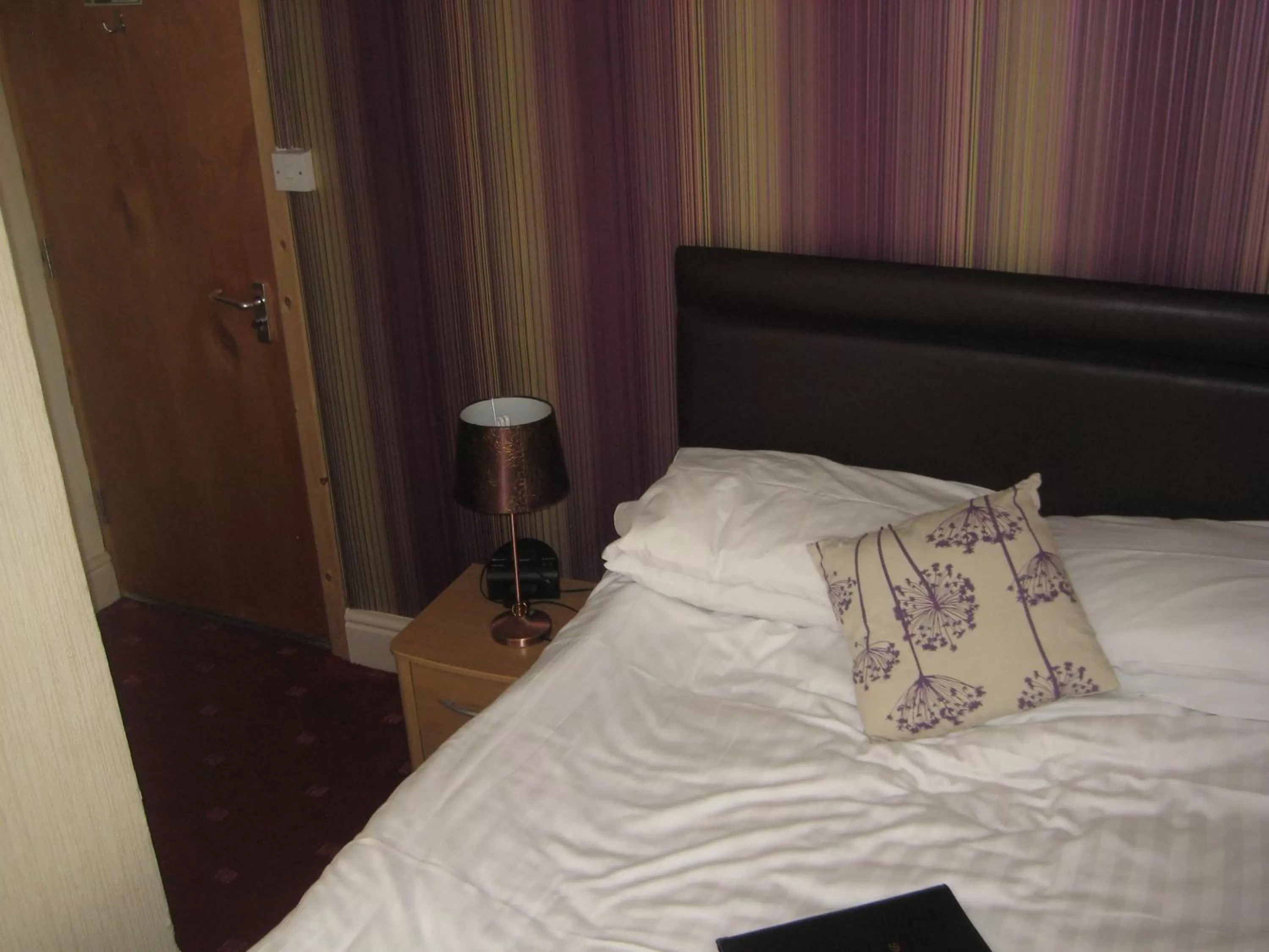 Bedroom, Bed in The Dragonfly