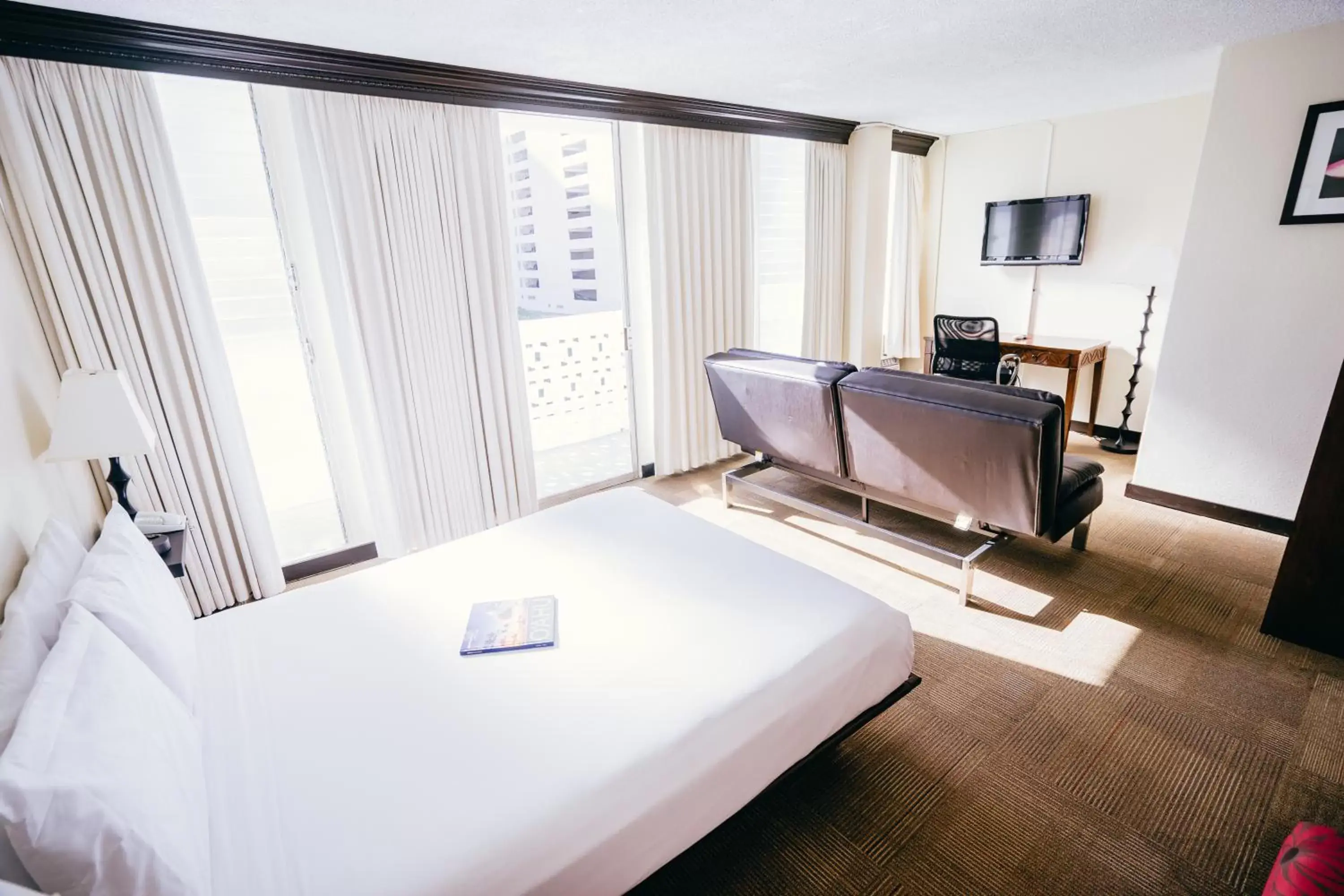 Photo of the whole room, Bed in Stay Hotel Waikiki