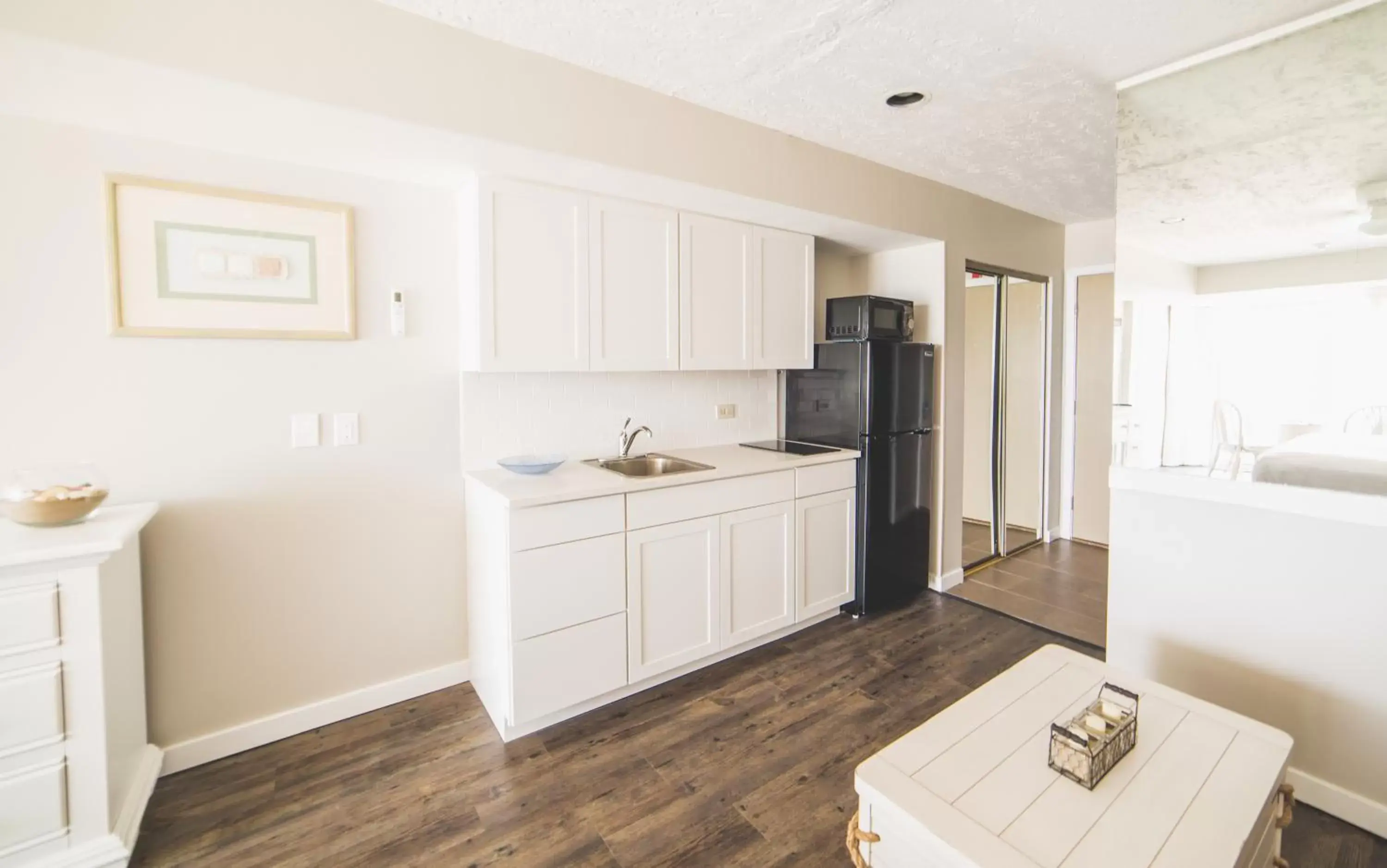 Kitchen or kitchenette, Kitchen/Kitchenette in Surf Club Oceanfront Hotel