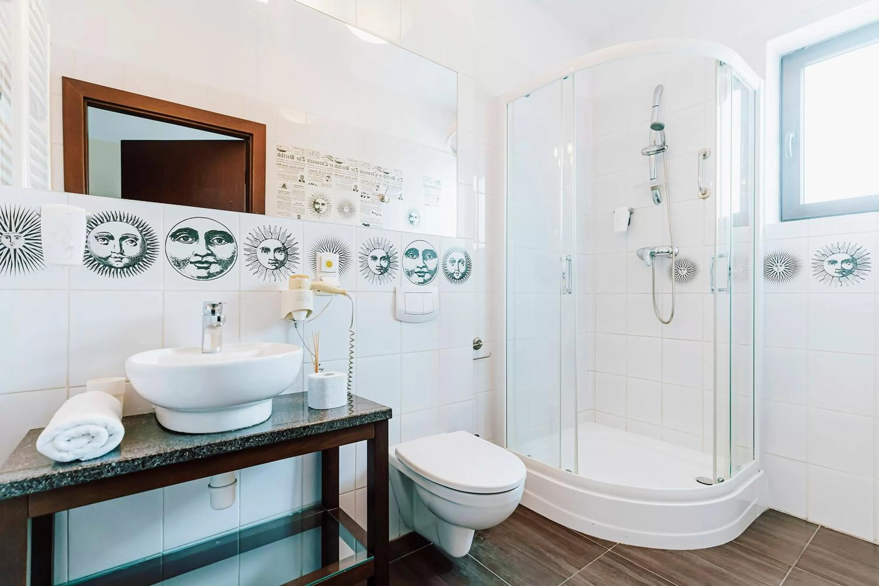 Shower in Hotel Willowa