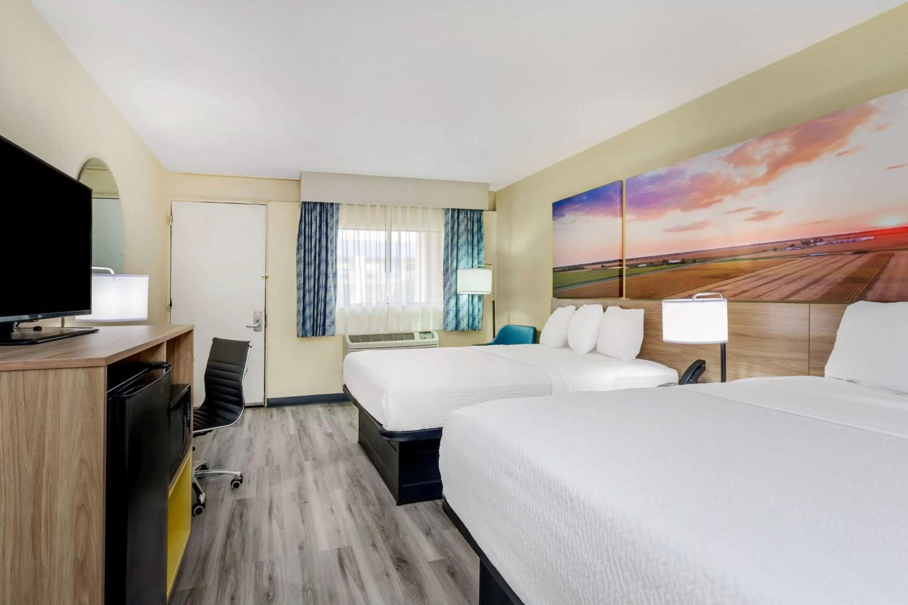 Photo of the whole room, Bed in Days Inn & Suites by Wyndham Clovis