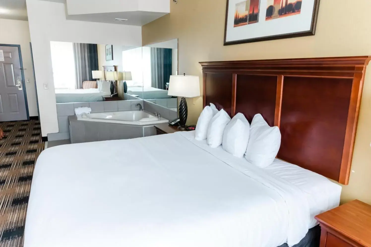 Bed in Country Inn & Suites by Radisson, Helen, GA