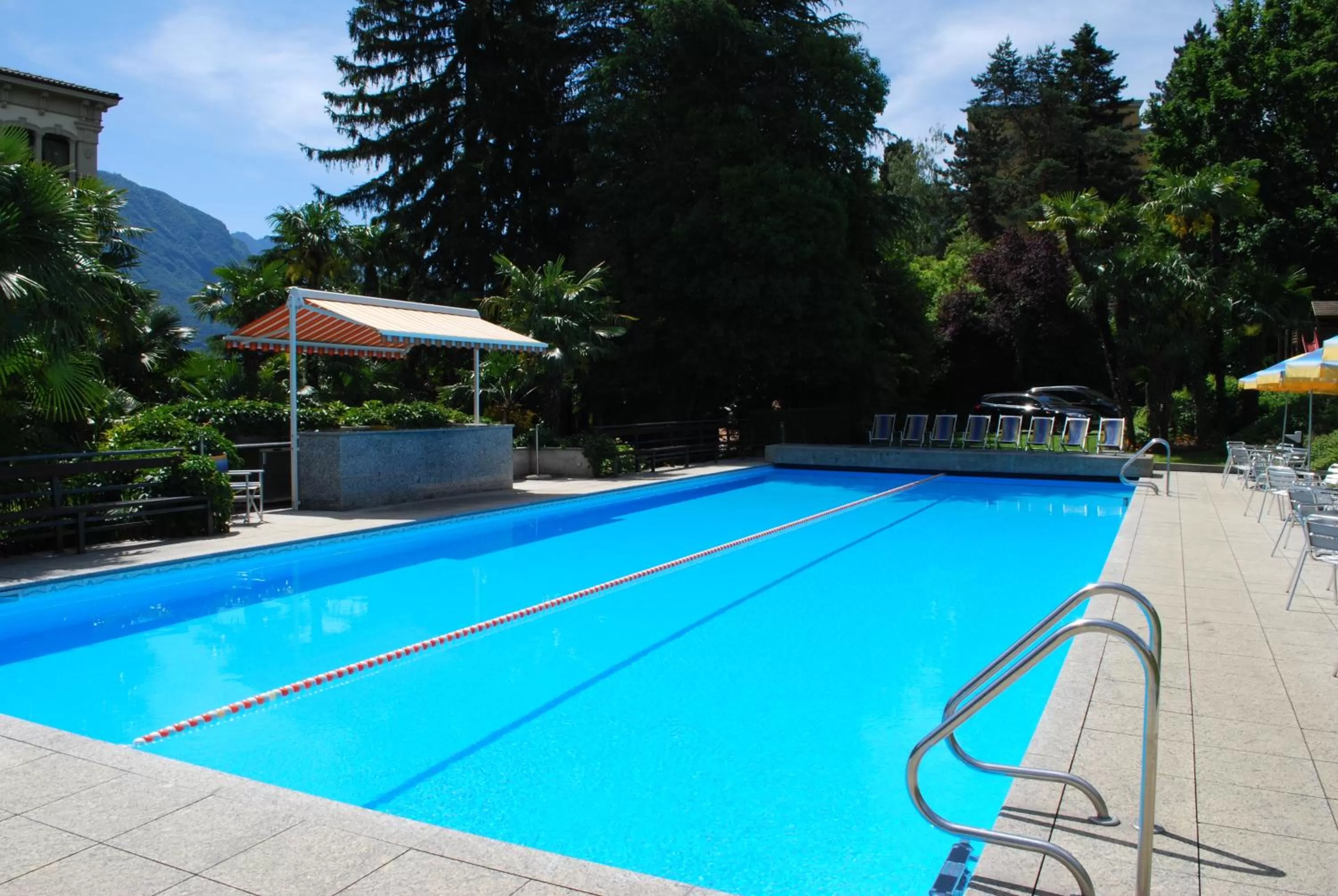 Swimming pool in Continental Parkhotel