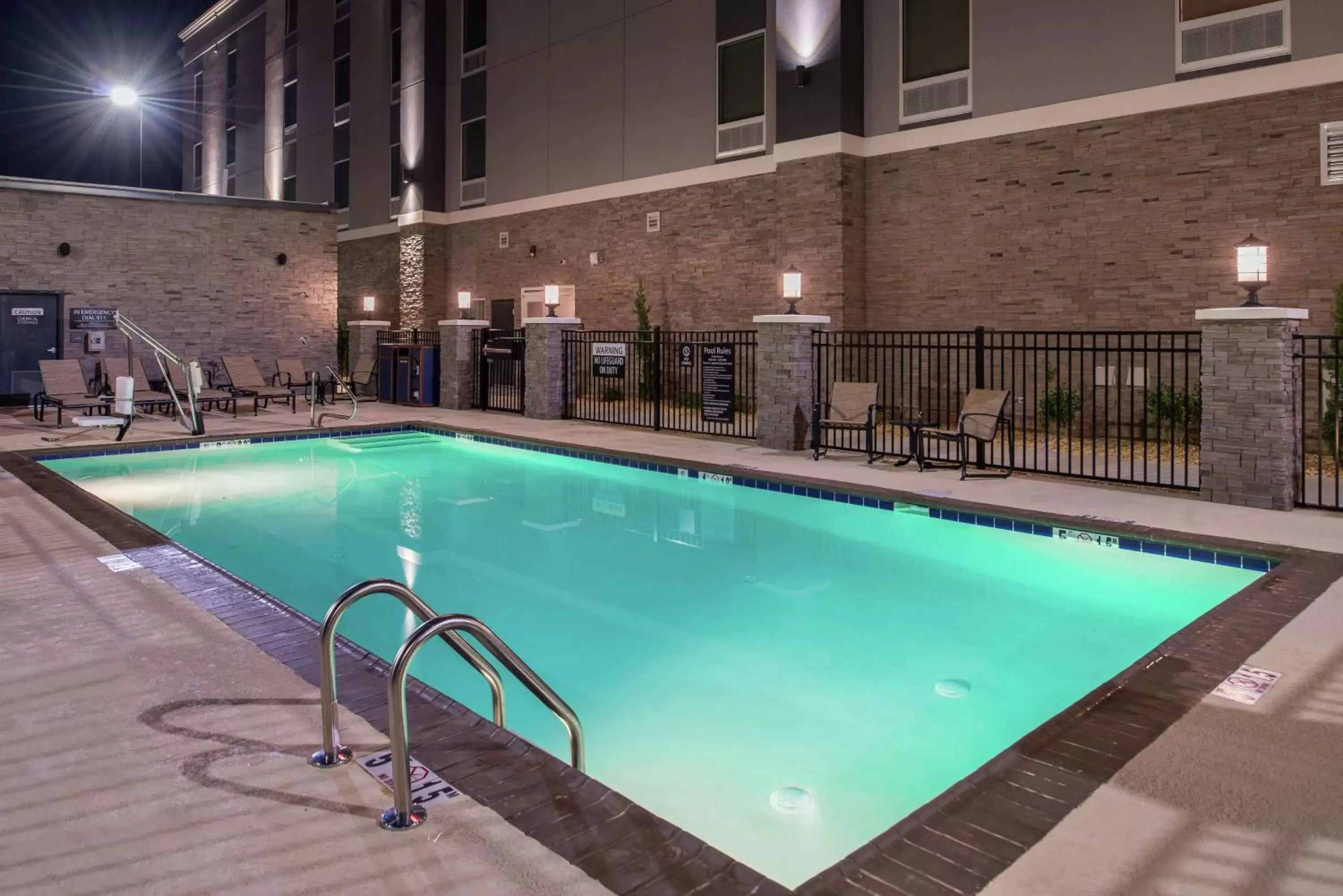 Pool view, Swimming Pool in Hampton Inn Benson