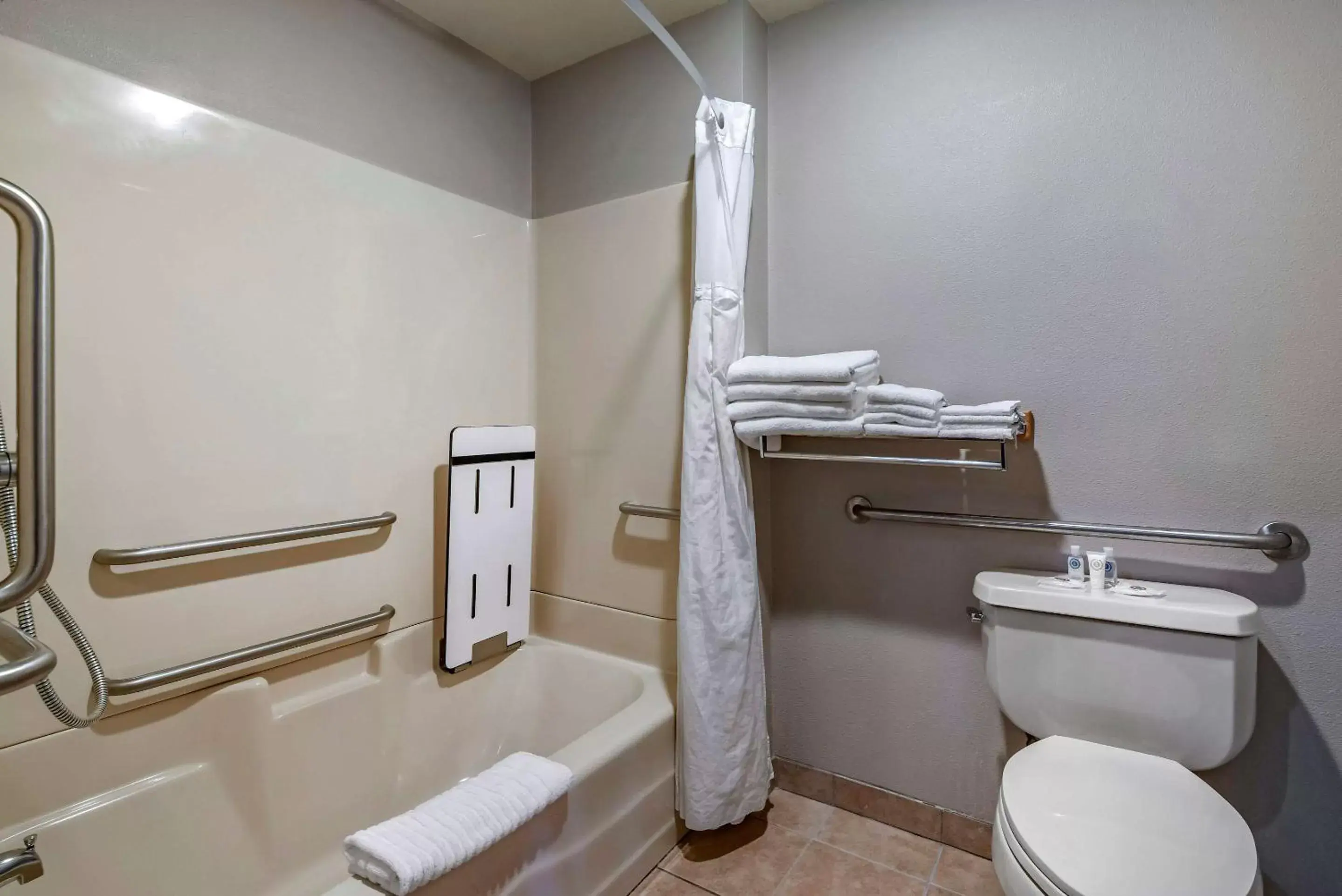 Photo of the whole room, Bathroom in Comfort Suites Portland Airport