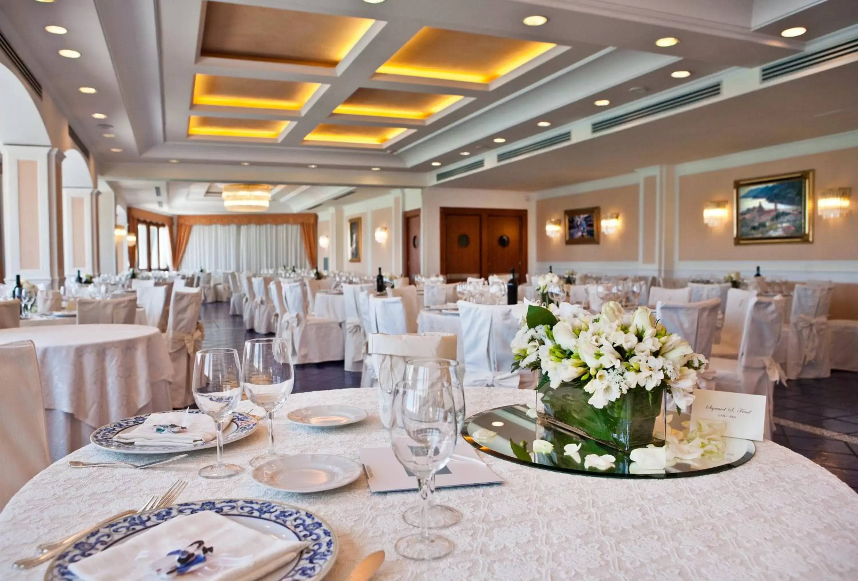 Restaurant/places to eat, Banquet Facilities in Lloyd's Baia Hotel