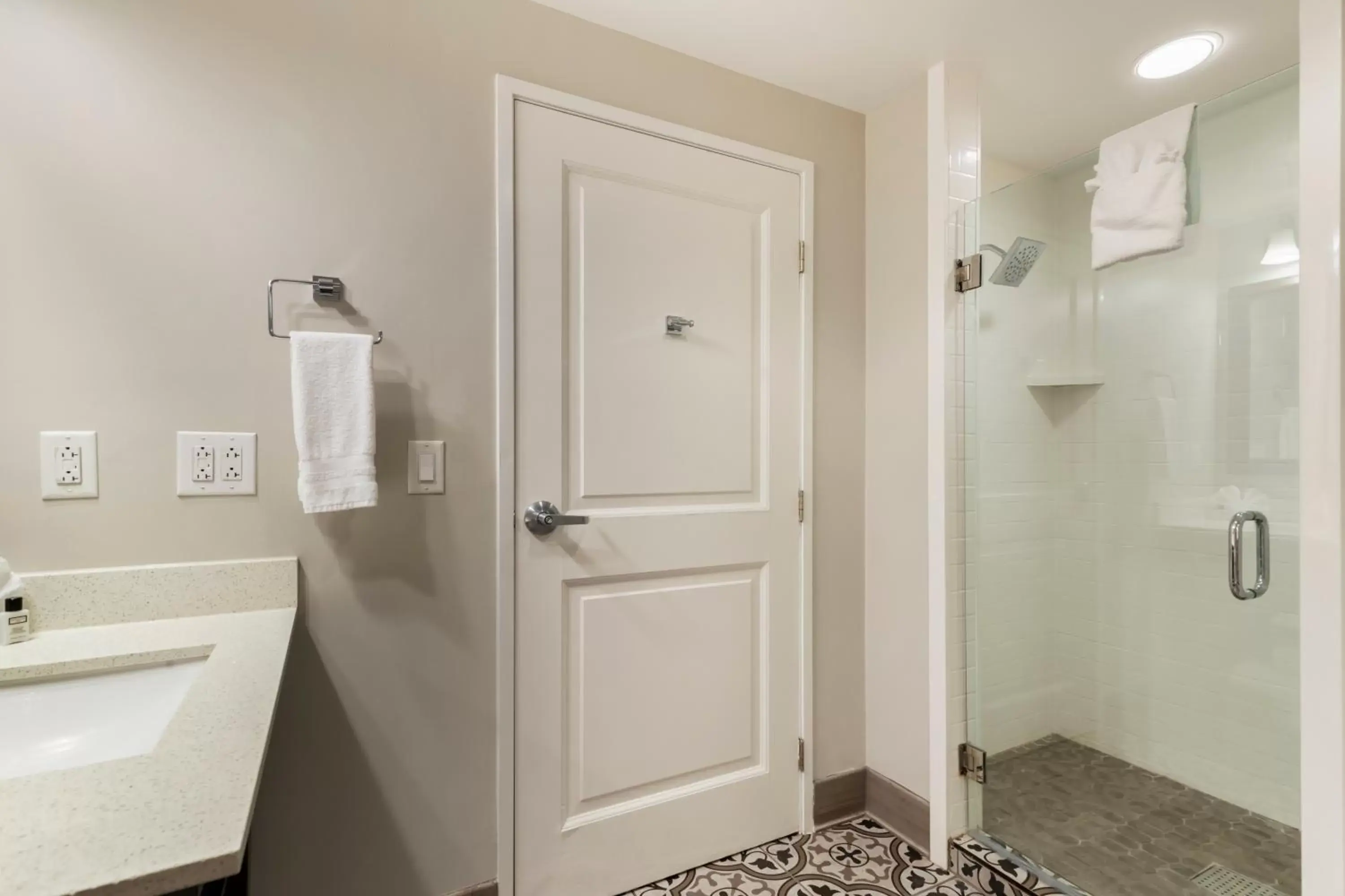 Queen Room in Hotel Gibbs Downtown Riverwalk Queen Room in Hotel Gibbs Downtown Riverwalk