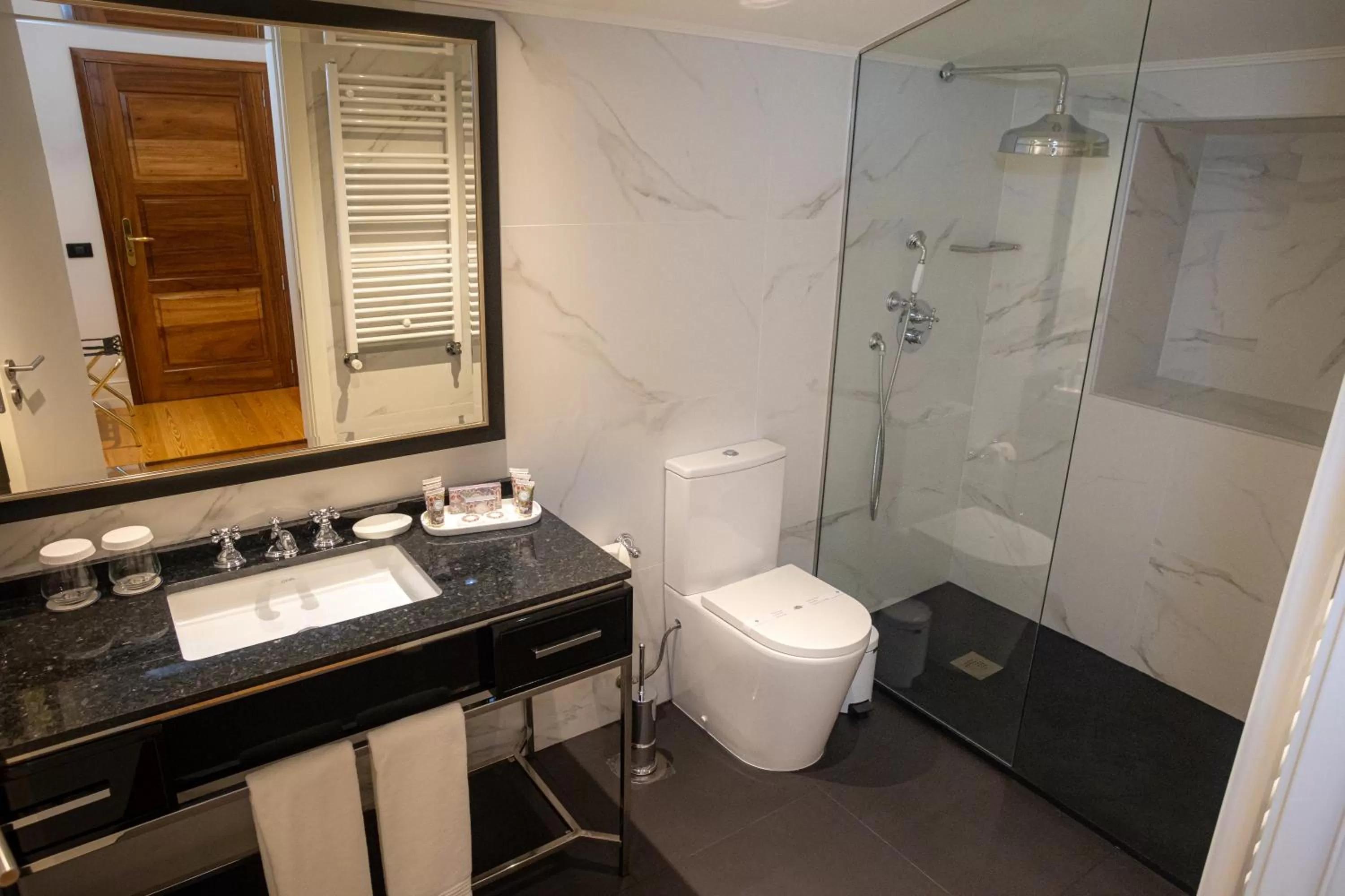 Bathroom in Solar do Requeijo by Luna Hotels & Resorts