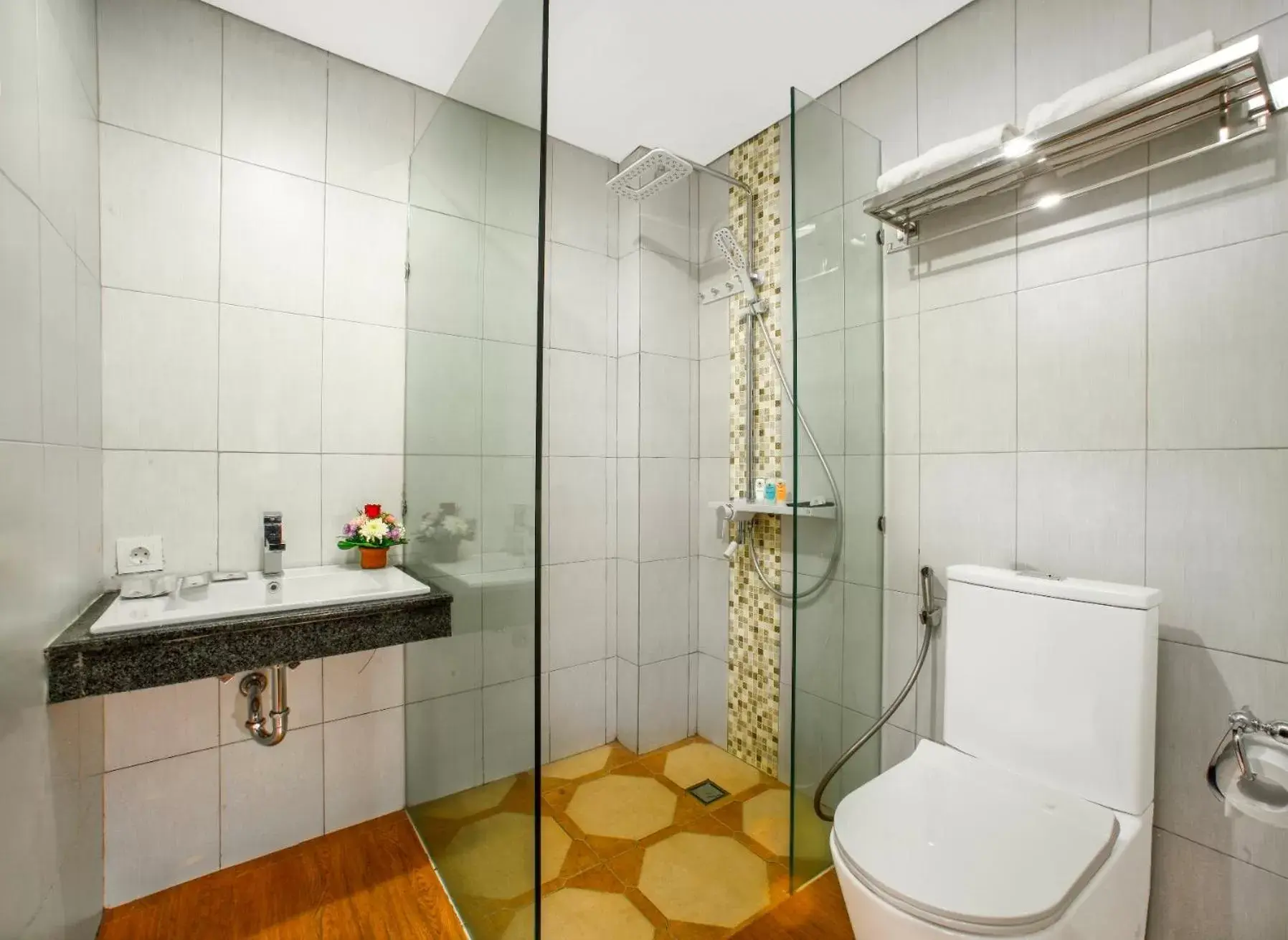 Shower, Bathroom in Puri Saron Hotel Baruna Beach Lovina