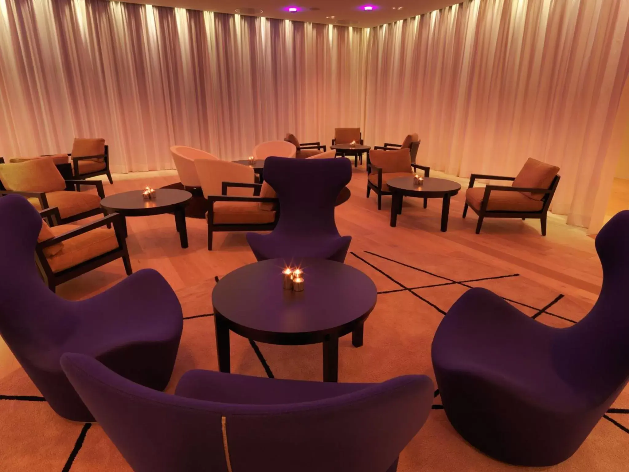 Lobby or reception, Lounge/Bar in Parkhotel Zug