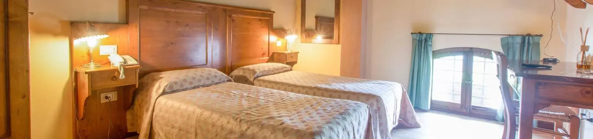 Photo of the whole room, Bed in Hotel Palazzon Gradenigo