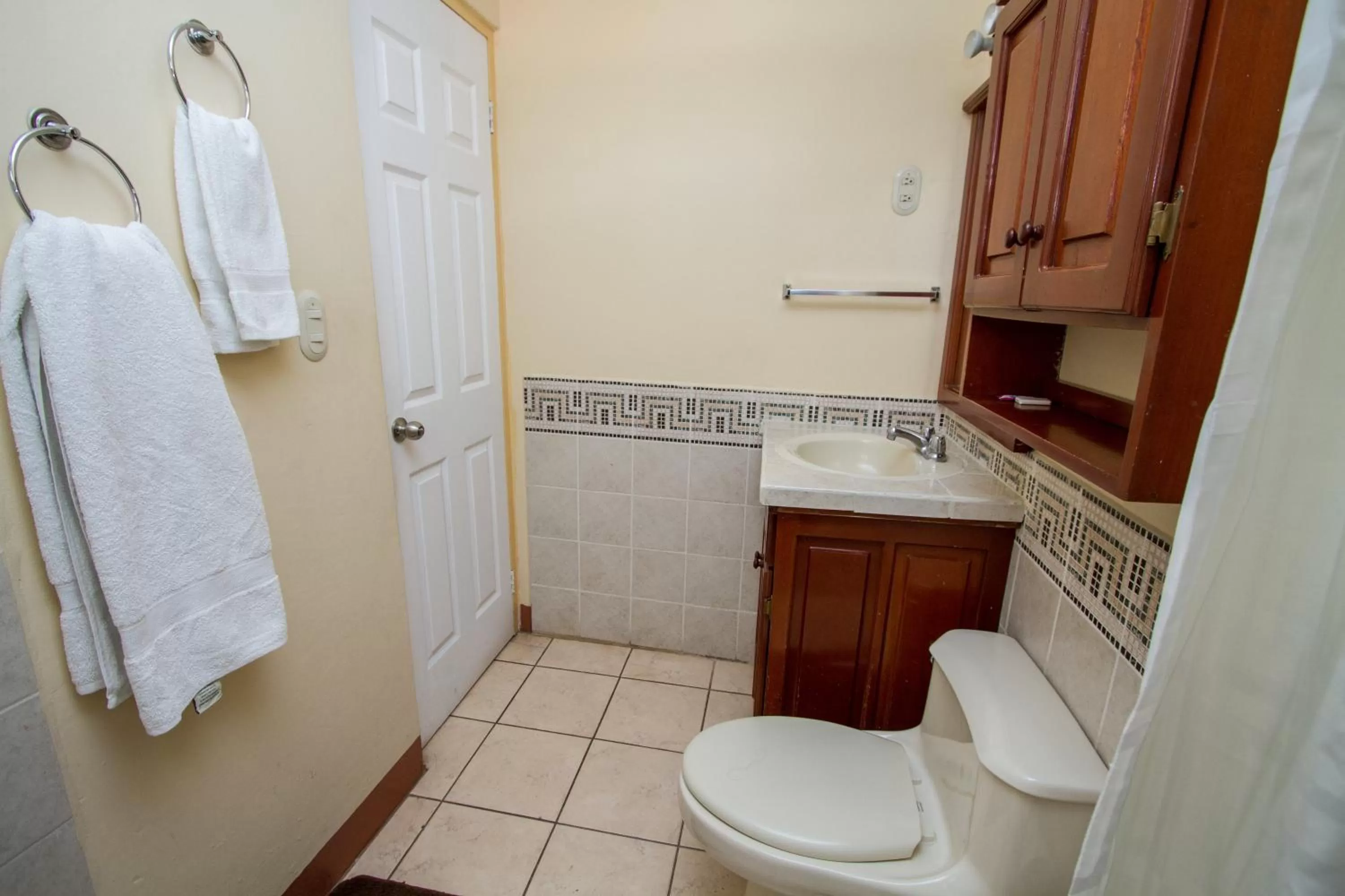 Shower in Hotel Colibri