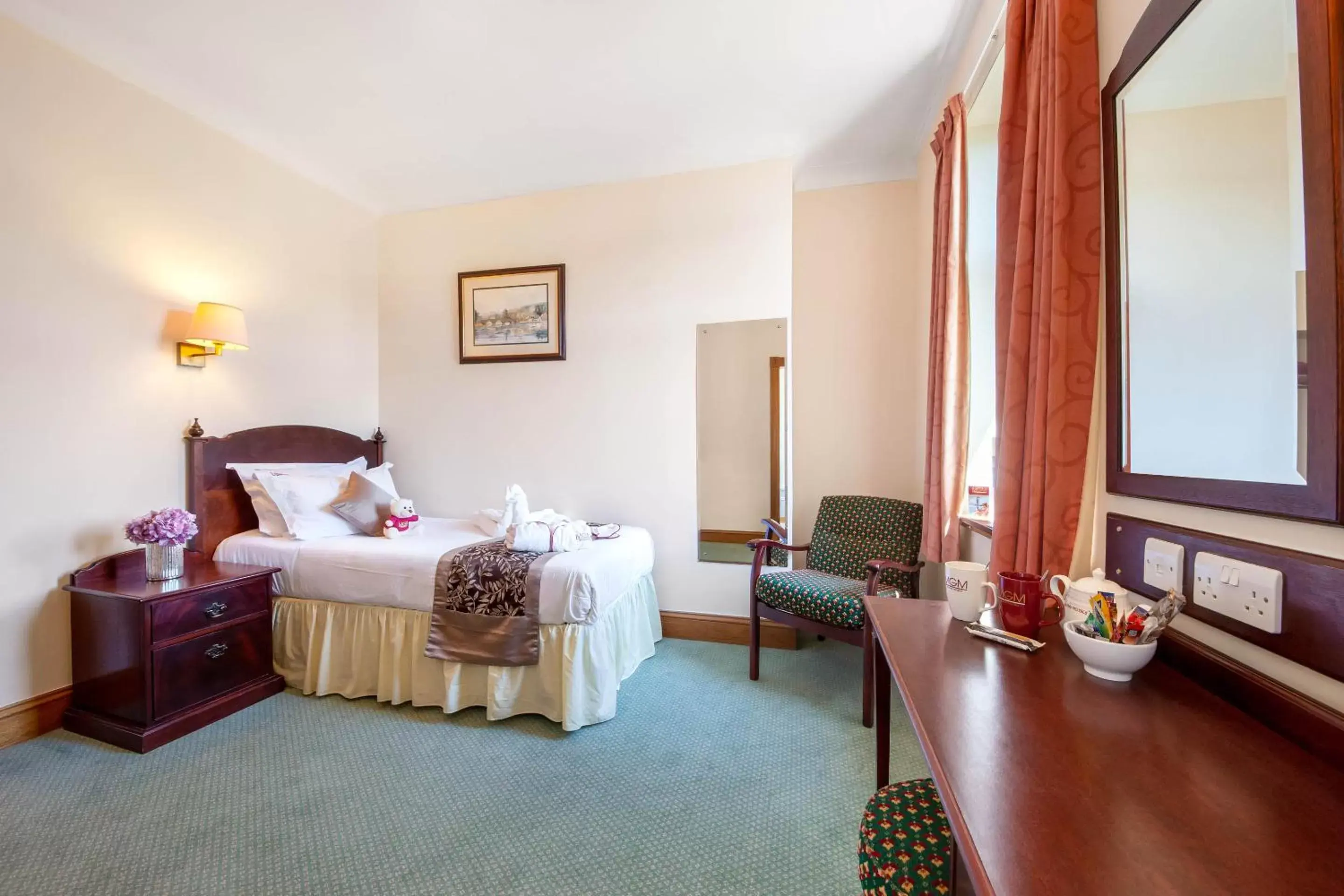 Bedroom, Bed in Muthu Alexandra Hotel Bedroom, Bed in Muthu Alexandra Hotel