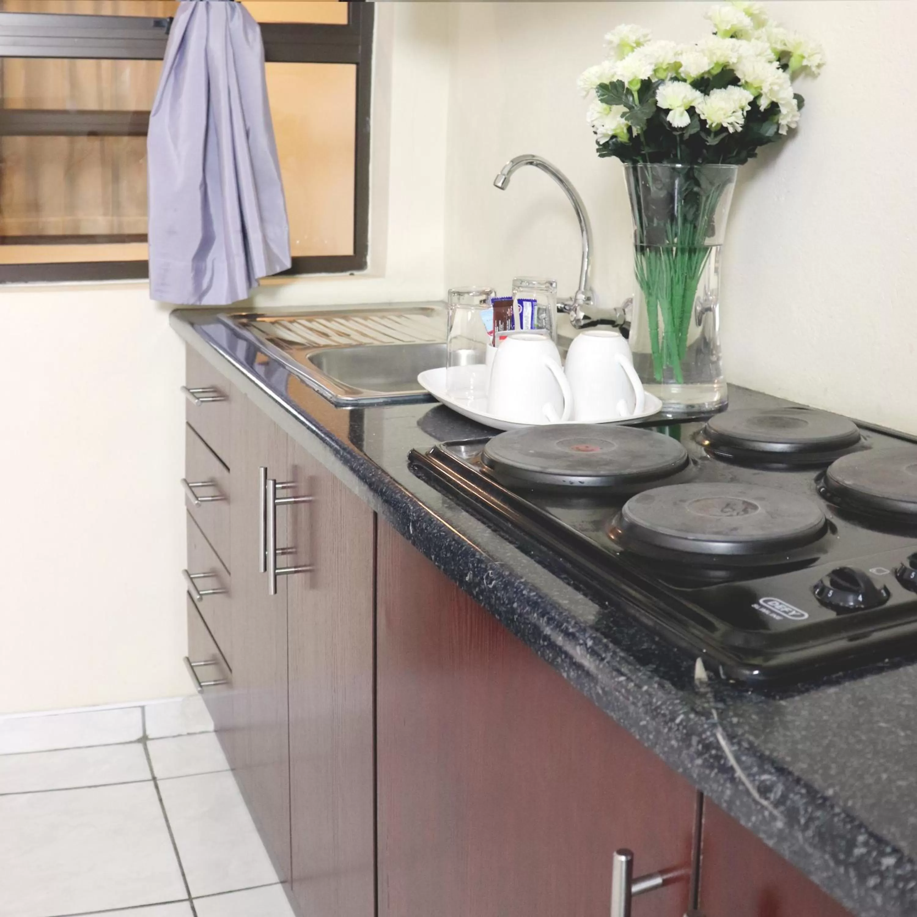 Kitchen or kitchenette in Tribute Guest House Matala