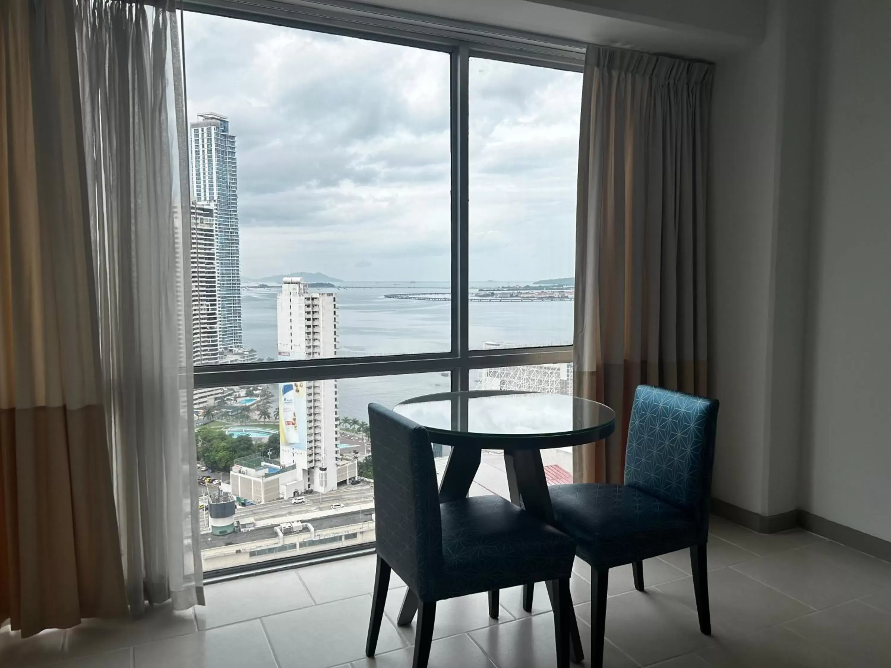 Dining area in Decapolis Hotel Panama City