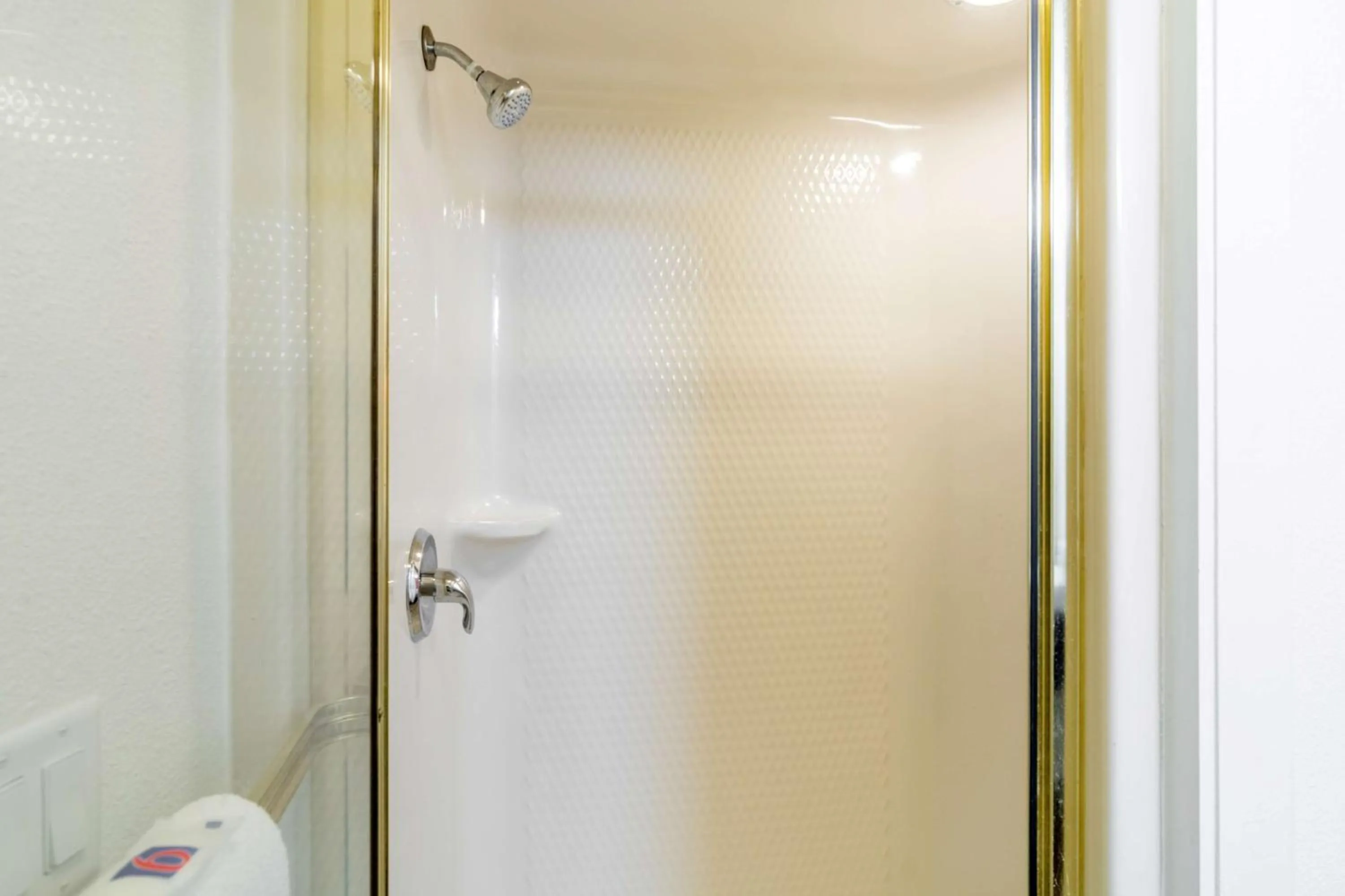 Bathroom in Motel 6-Harvey, IL