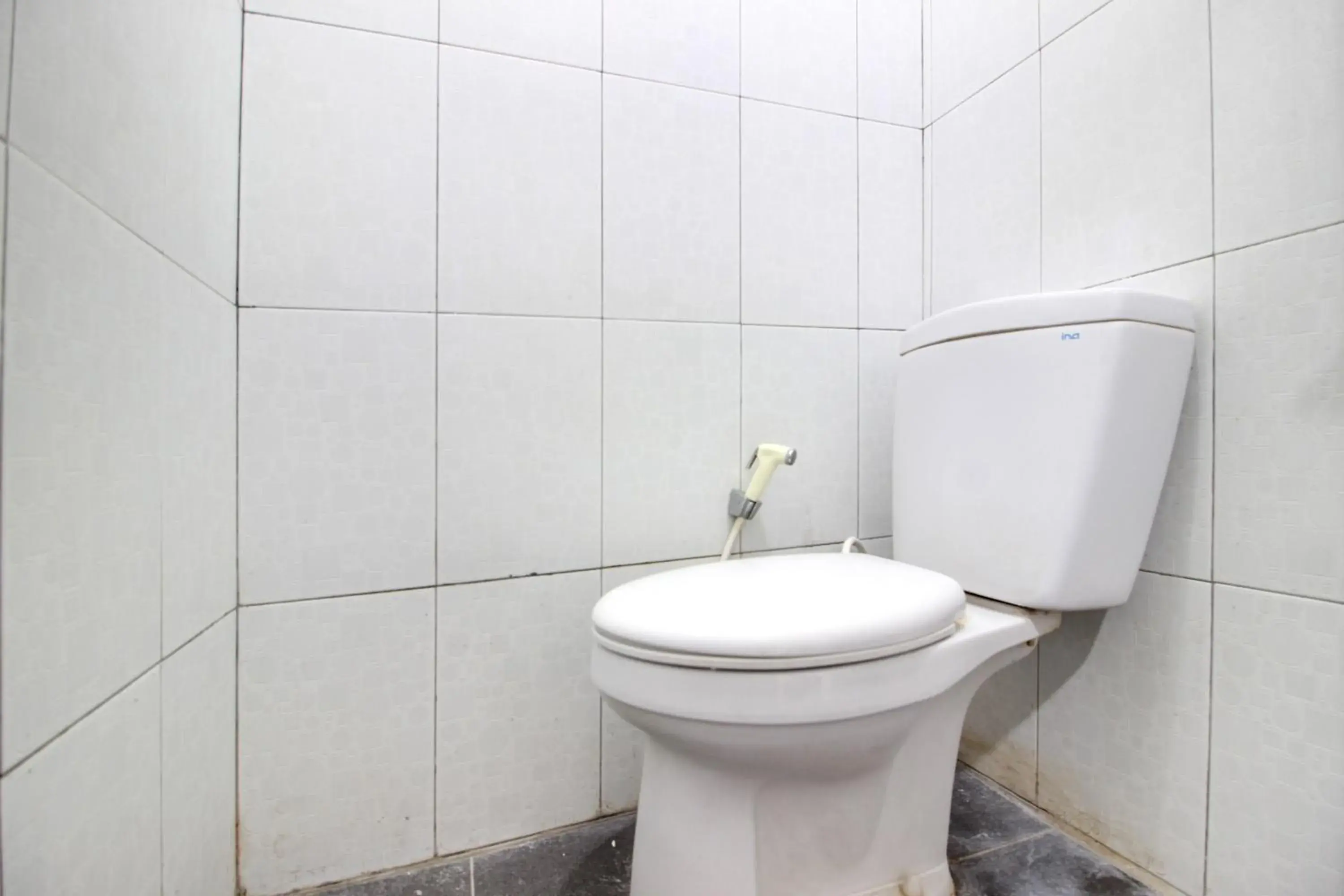 Toilet, Bathroom in RedDoorz near RS Sarjito Yogyakarta 2