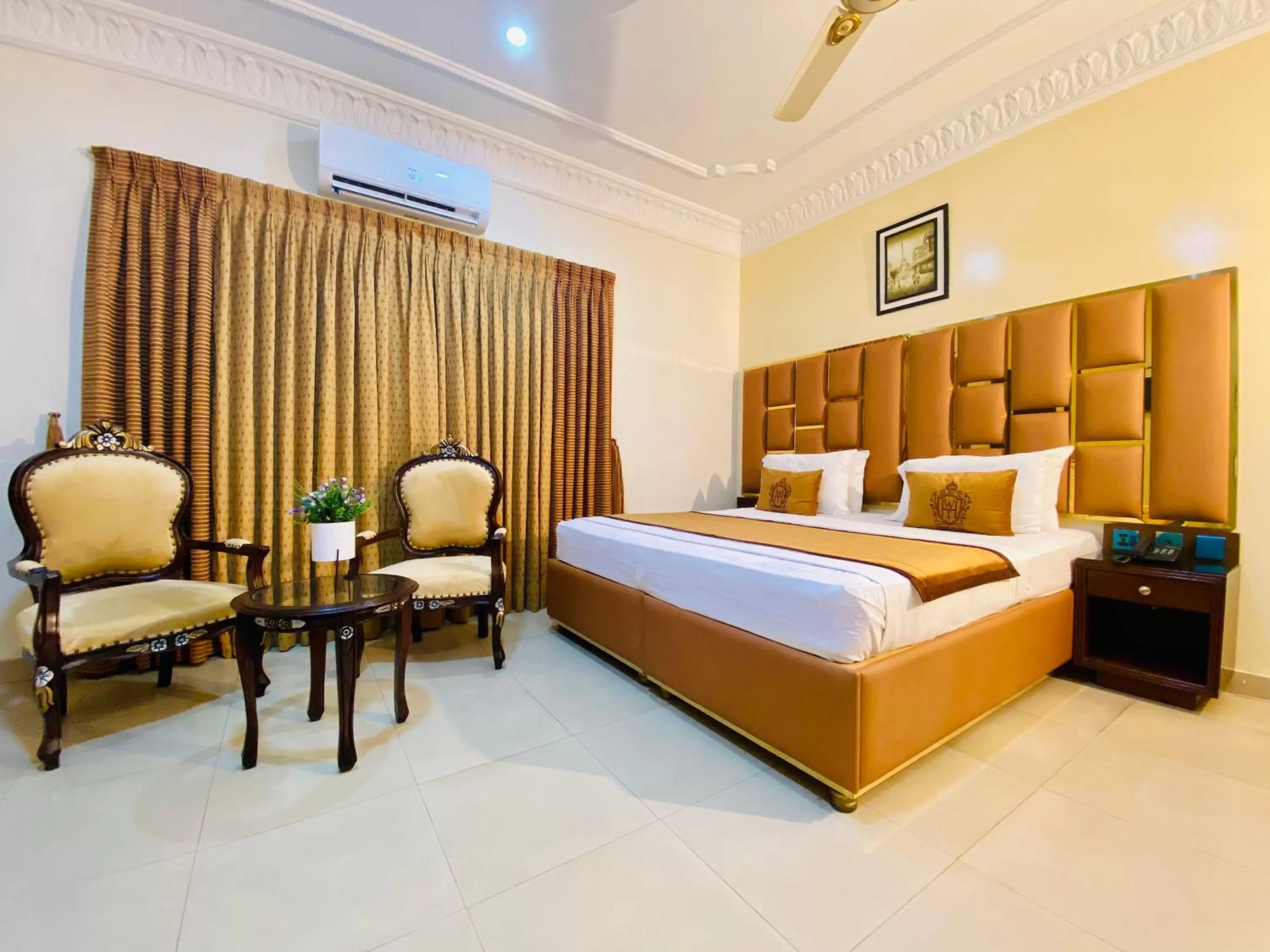 Photo of the whole room in World Inn Karachi