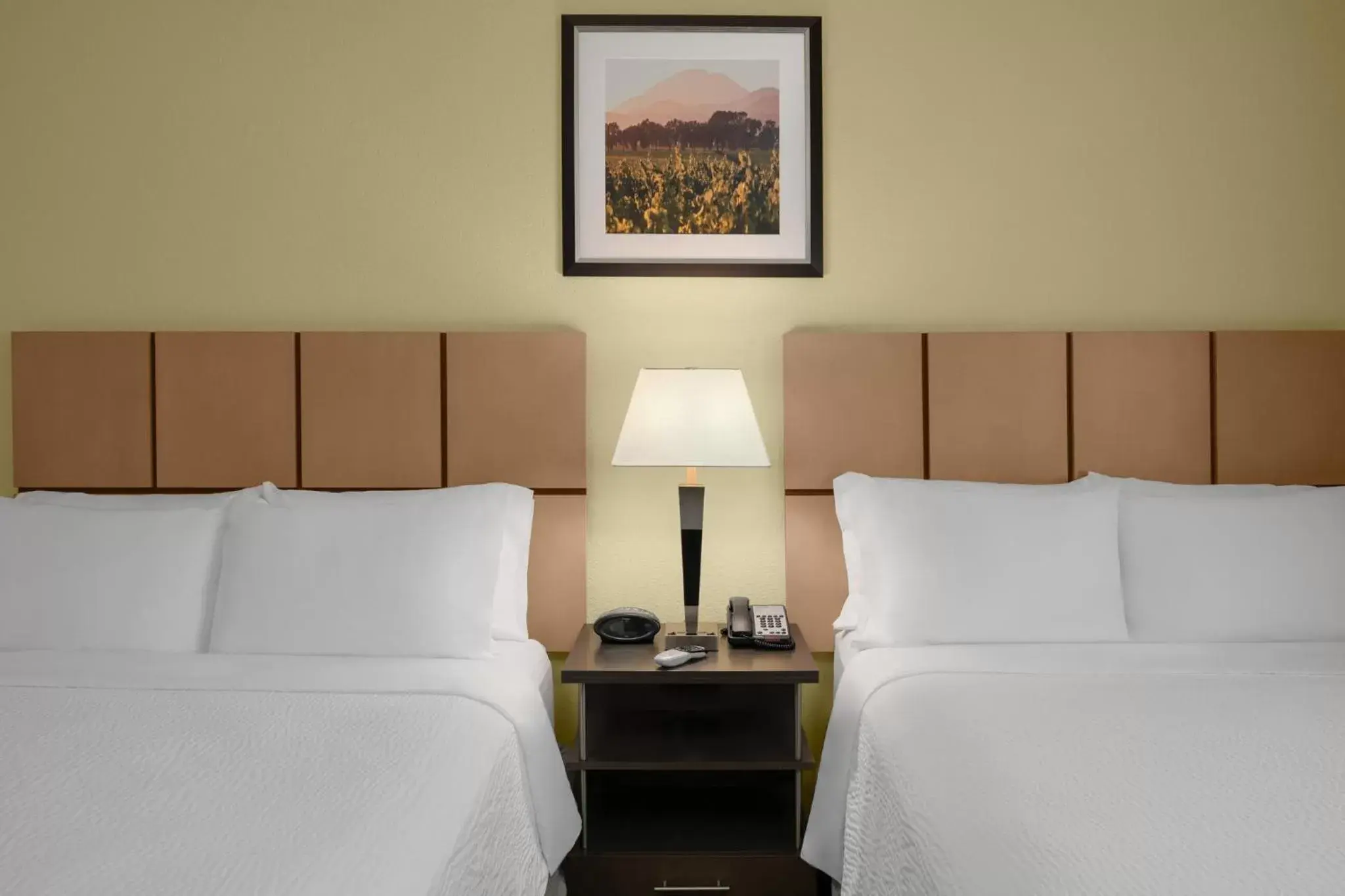 Photo of the whole room, Bed in Candlewood Suites Turlock, an IHG Hotel