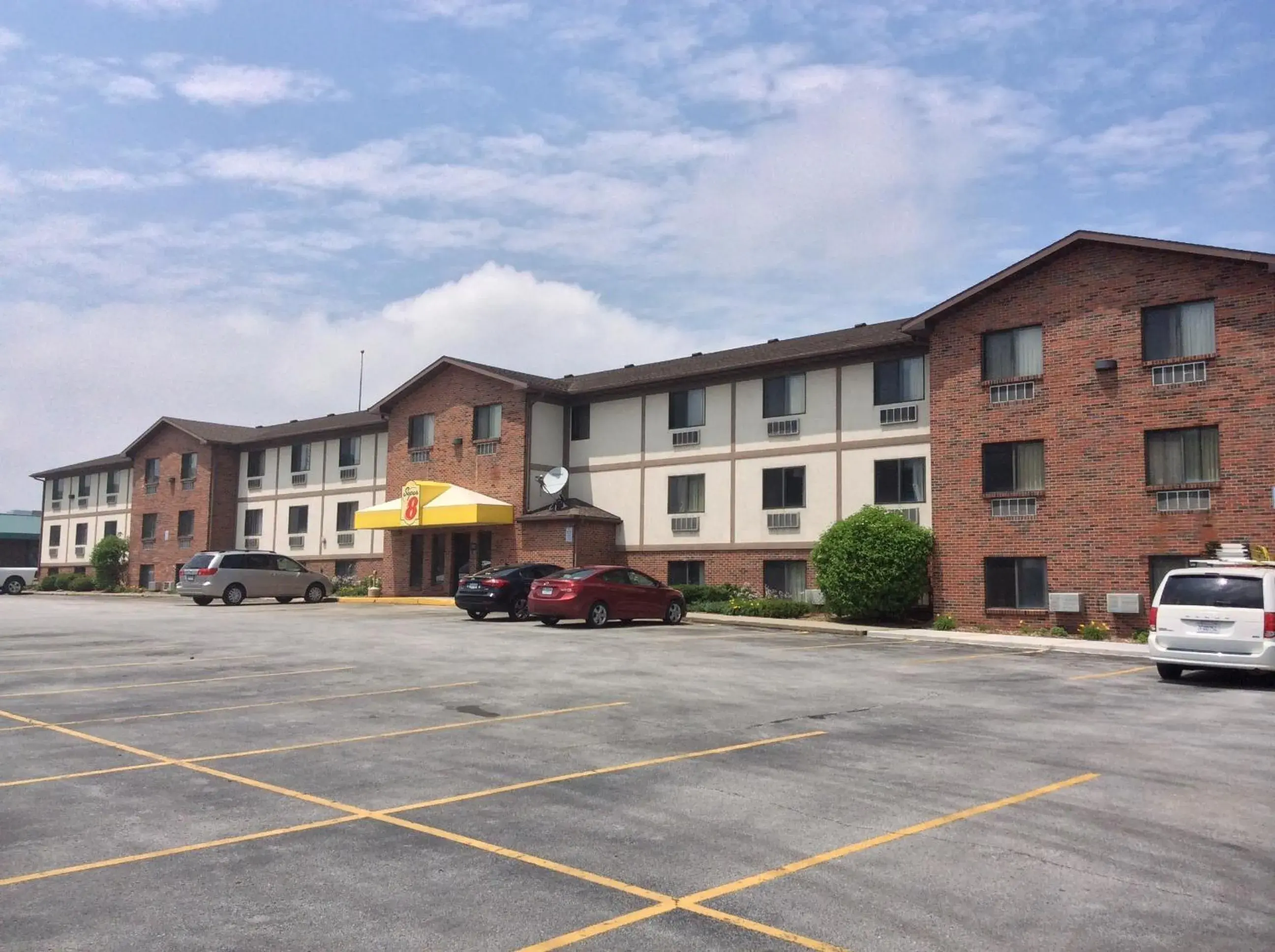 Property Building in Super 8 by Wyndham Omaha/West Dodge