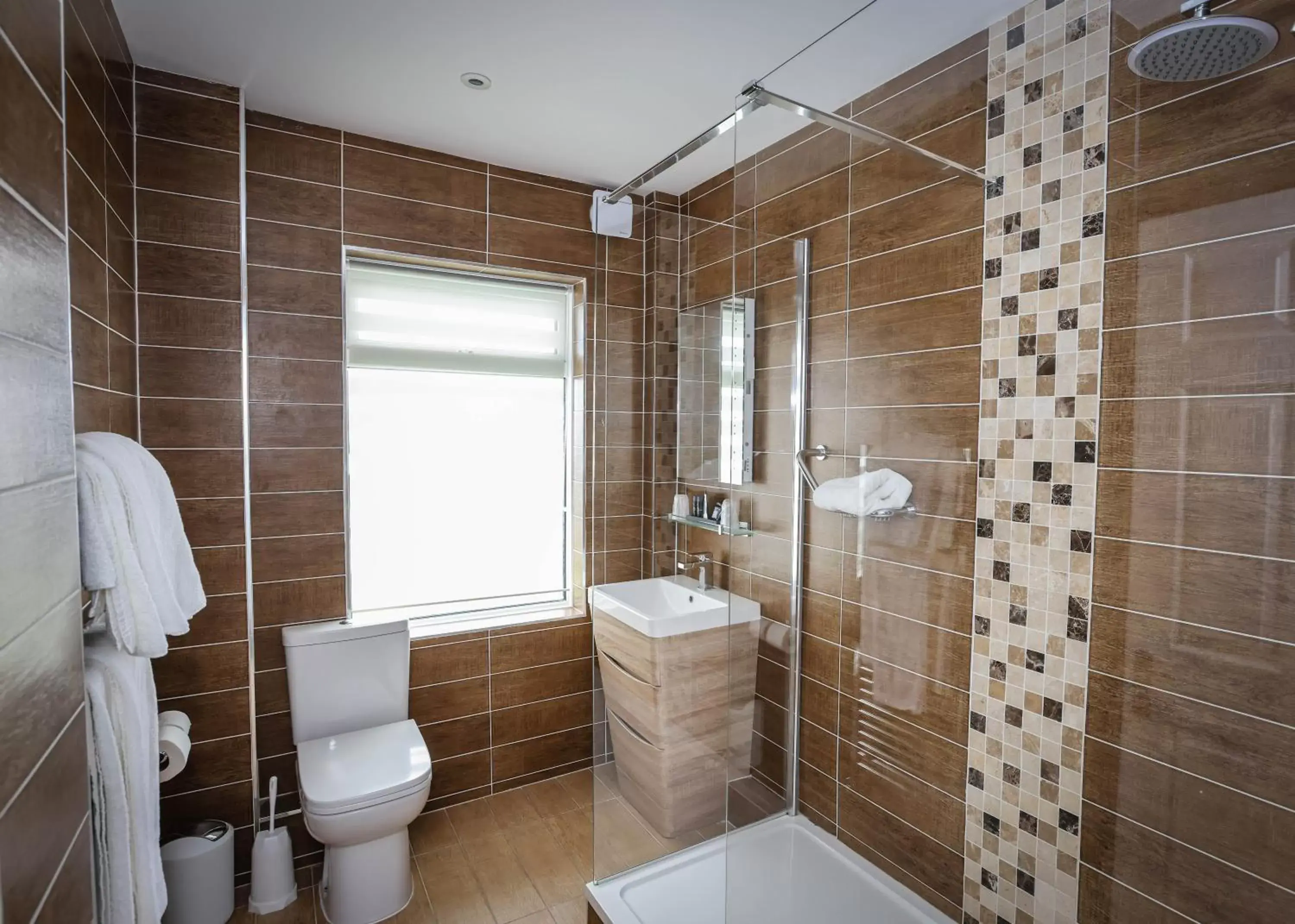 Shower, Bathroom in Cumberland Hotel - OCEANA COLLECTION