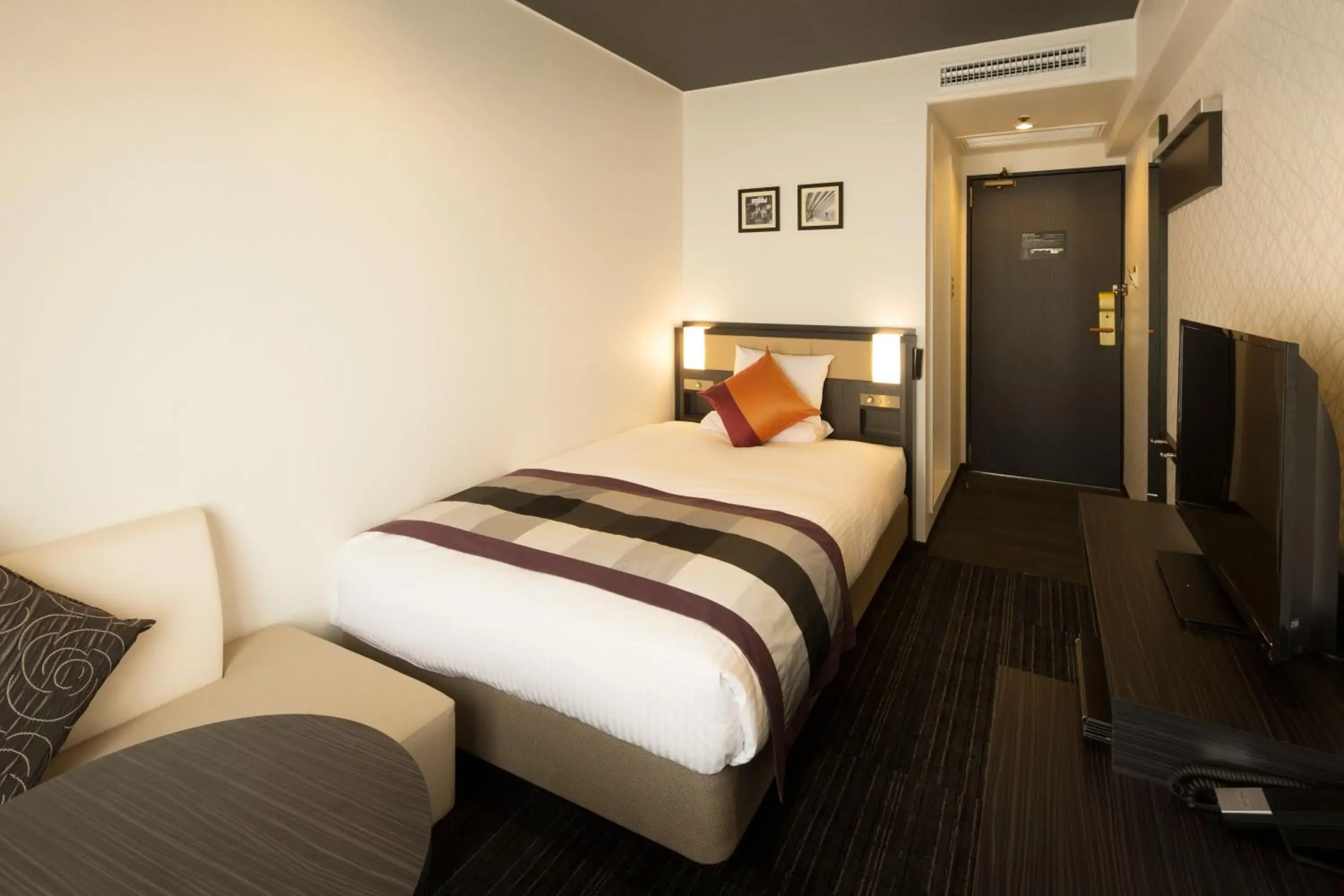 Standard Double Room with Small Double Bed - Non-Smoking in HOTEL MYSTAYS Shinsaibashi Standard Double Room with Small Double Bed - Non-Smoking in HOTEL MYSTAYS Shinsaibashi