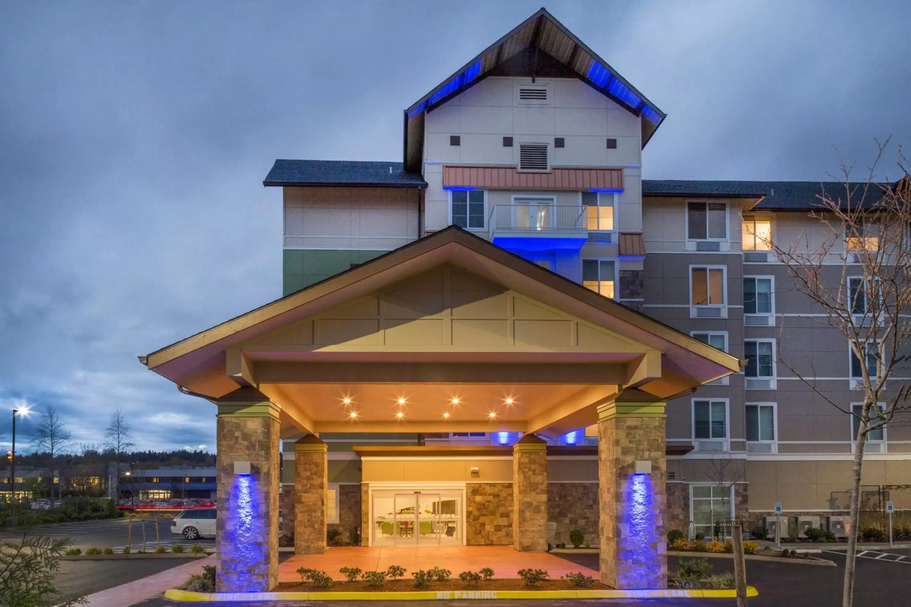 Property Building in Holiday Inn Express & Suites - Seattle South - Tukwila, an IHG Hotel