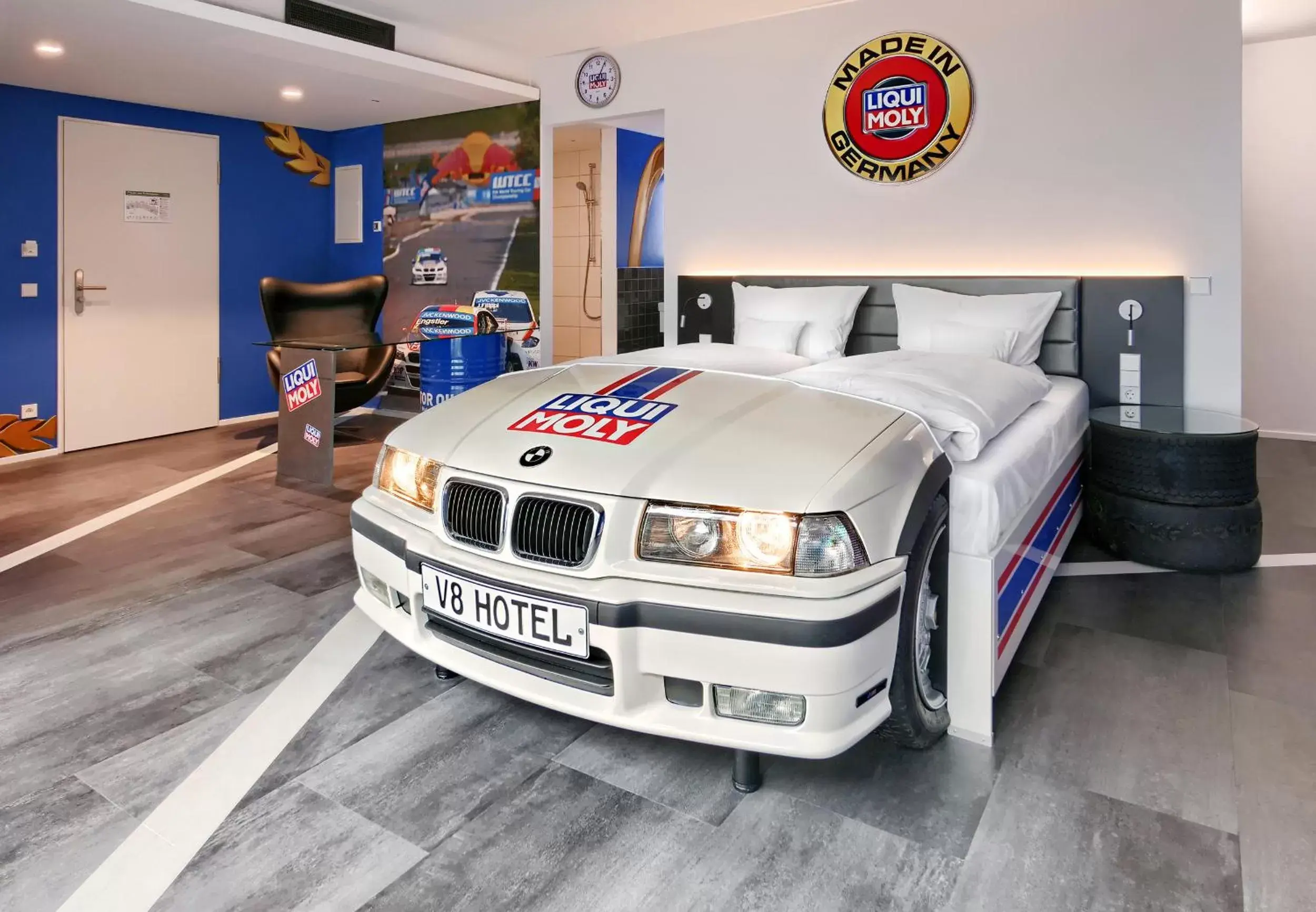 Photo of the whole room in V8 HOTEL Motorworld Region Stuttgart