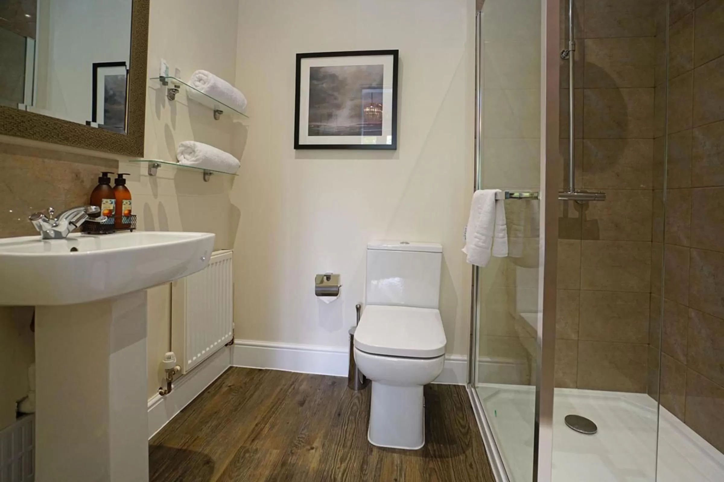 Bathroom in Greyhound Hever