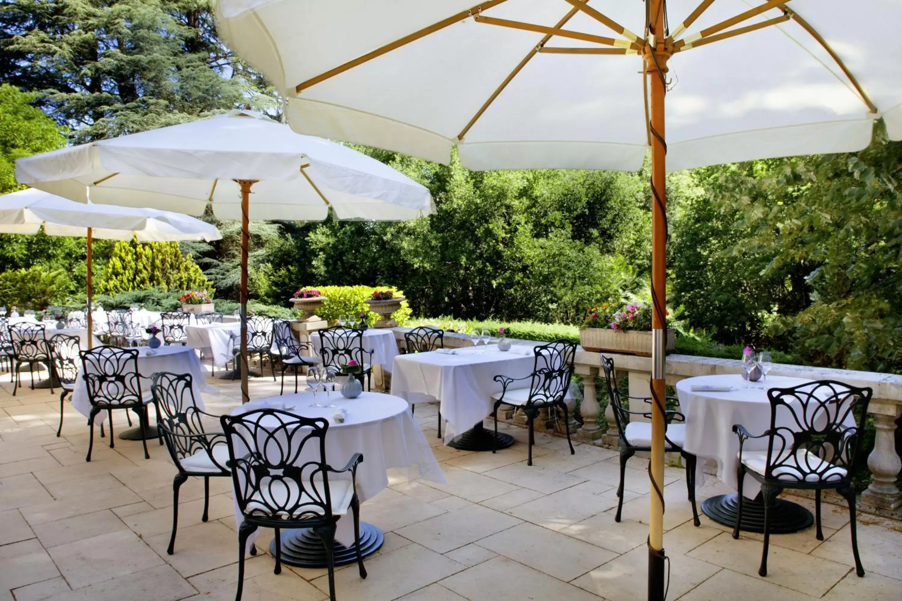 Balcony/Terrace, Restaurant/Places to Eat in L'Orangerie du Château des Reynats