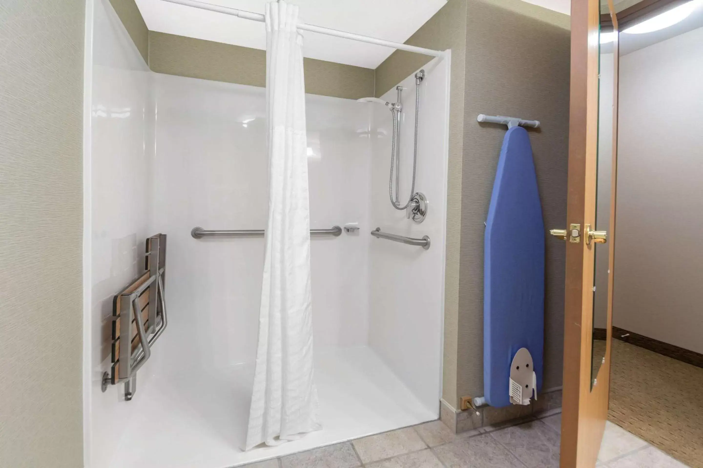 Bathroom in Comfort Inn Iron Mountain