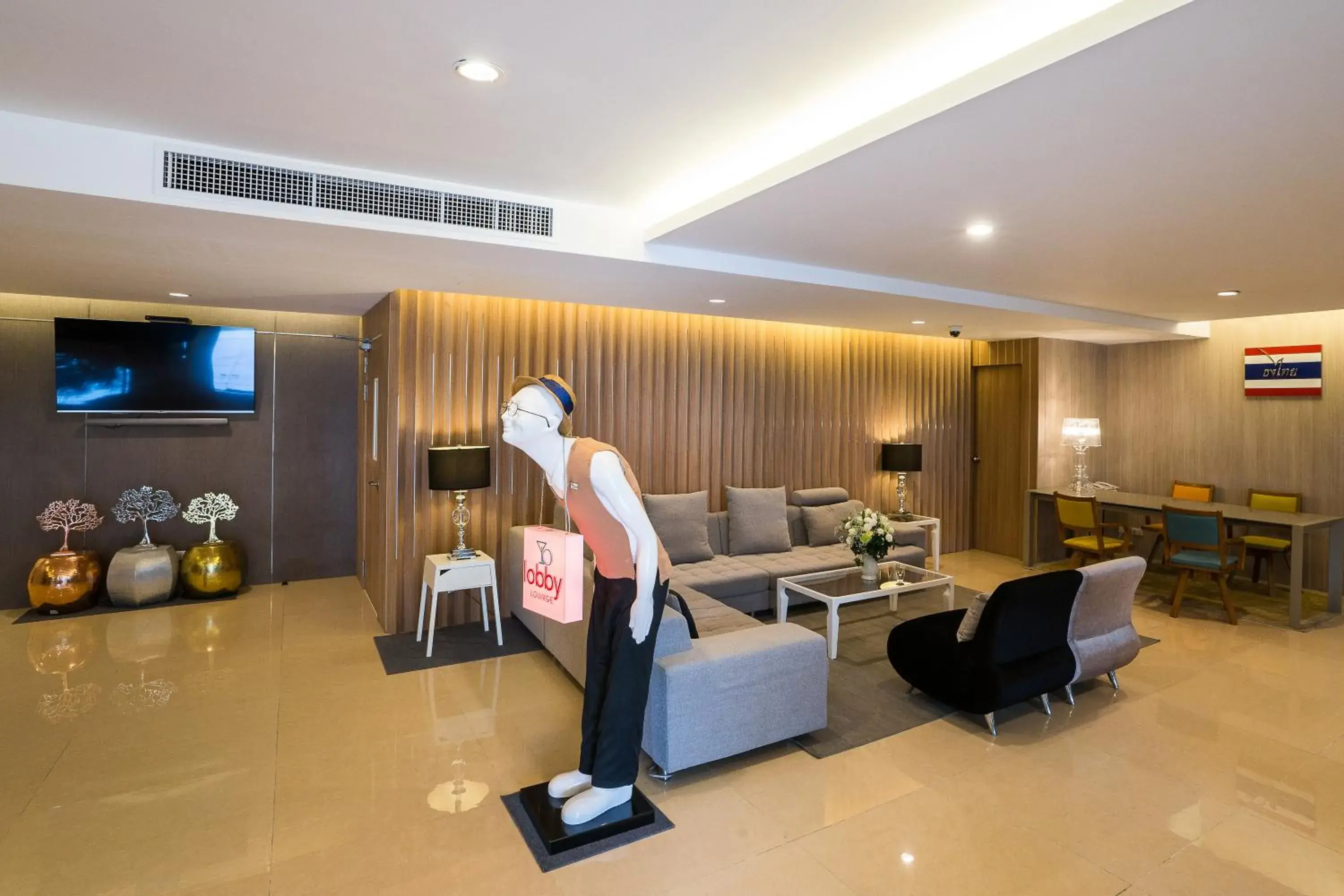 Communal lounge/ TV room in Beyond Suite Hotel (SHA Plus)