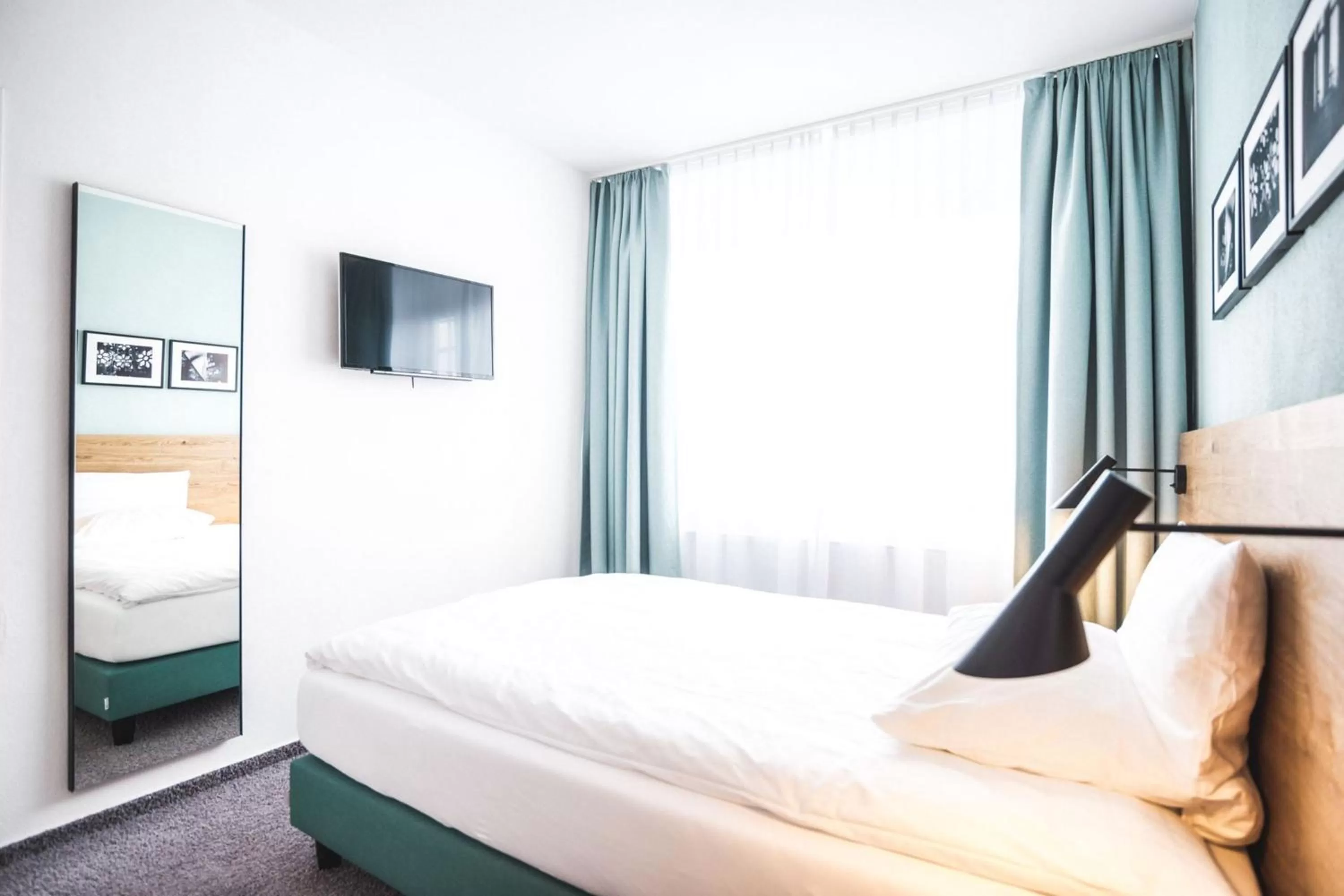 TV and multimedia, Bed in Ulmer Münster Hotel