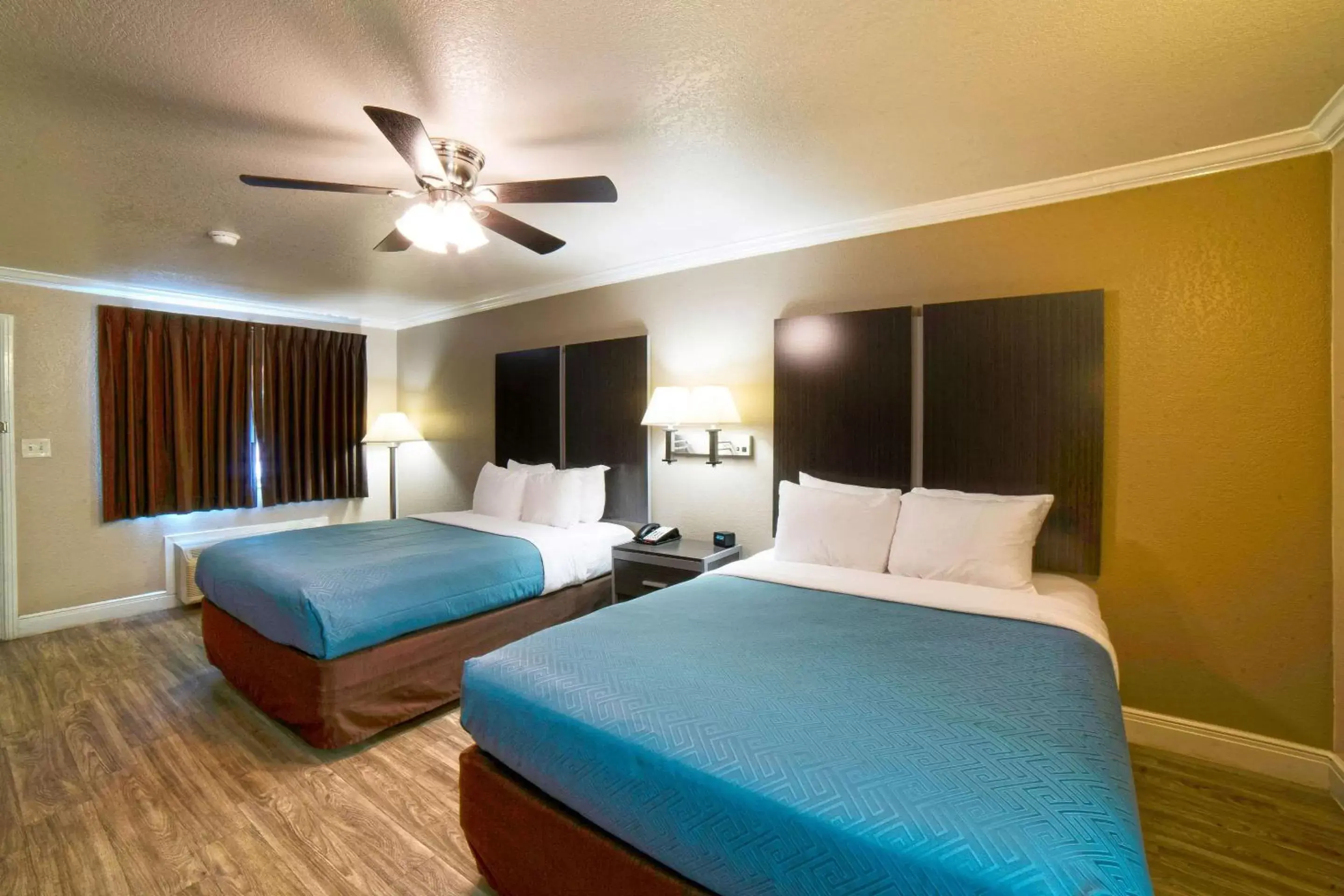 Bedroom, Bed in Econo Lodge Inn & Suites Corpus Christi