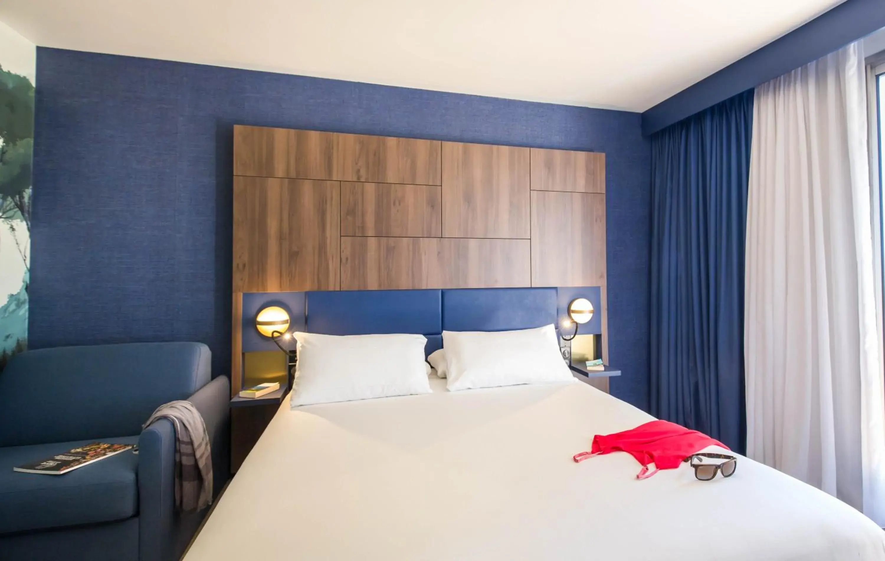Bedroom, Bed in Hotel Marseille Centre Bompard La Corniche