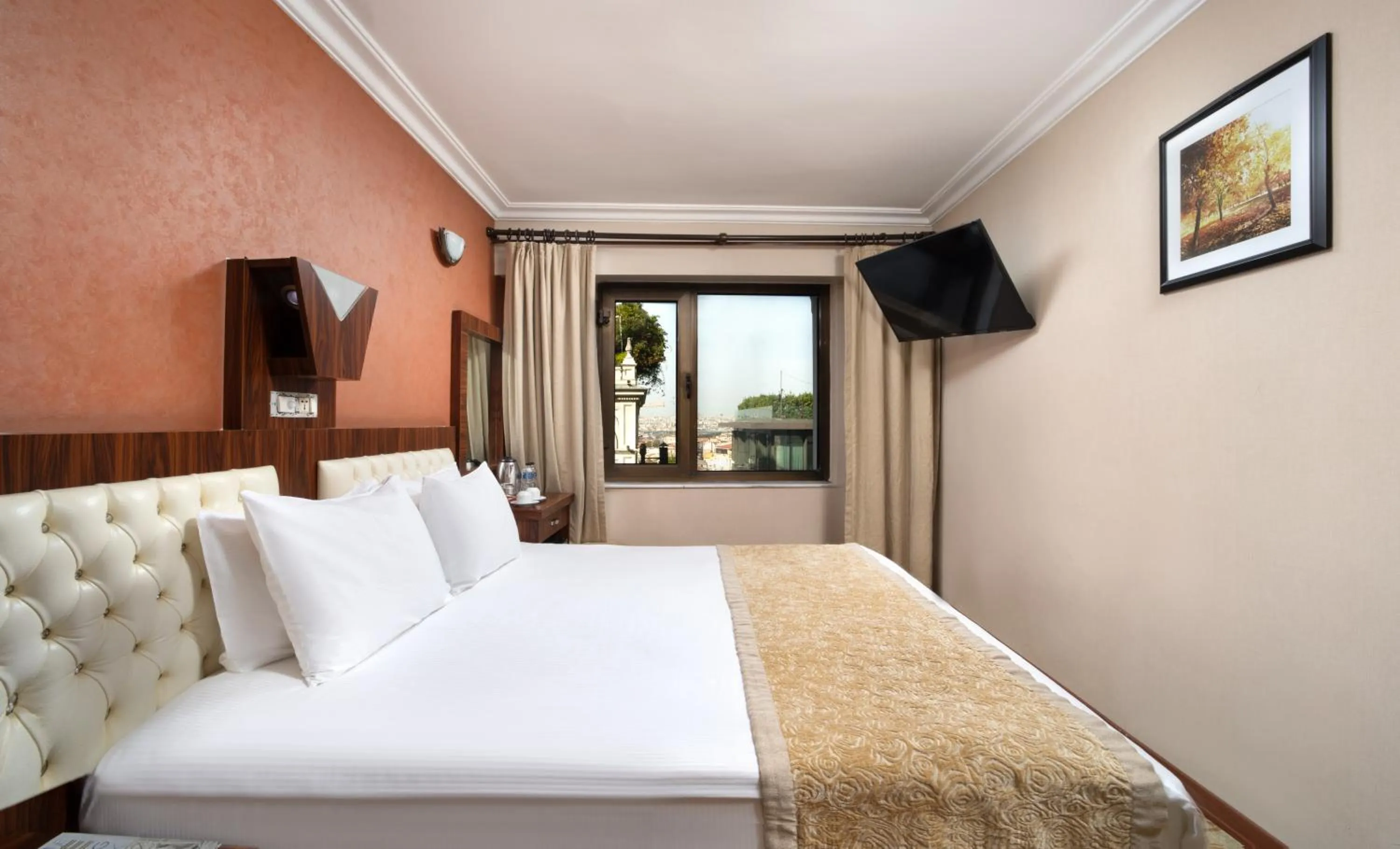 Bed in Elan Hotel Istanbul Pera