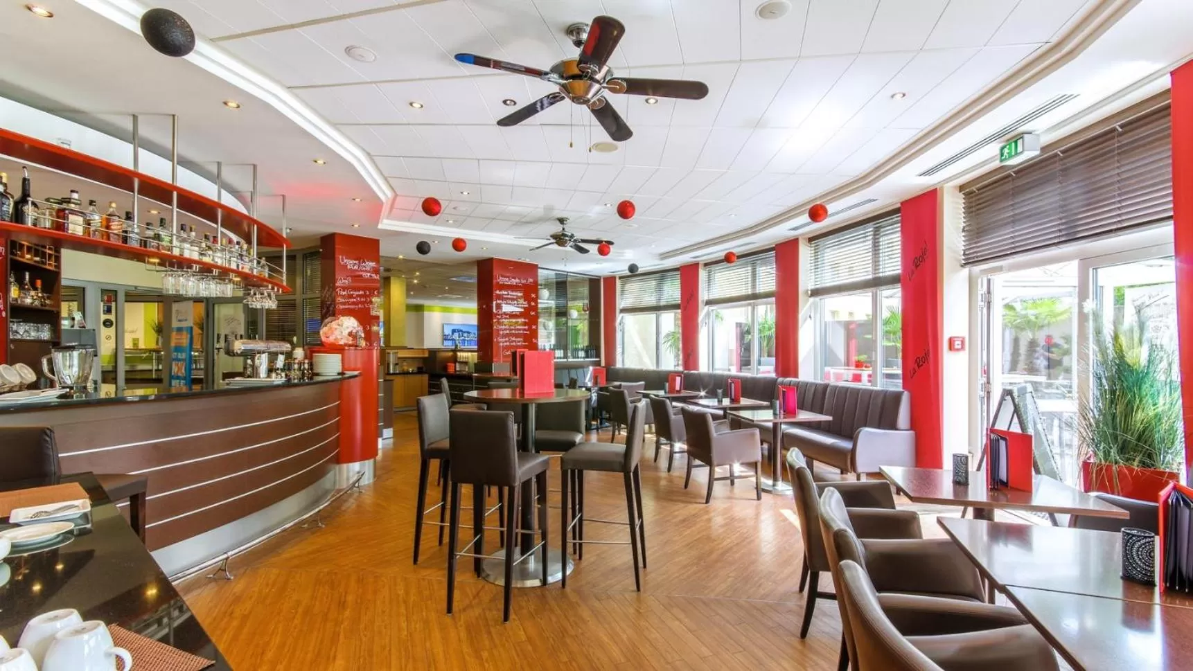 Lounge or bar in PhiLeRo Hotel Köln