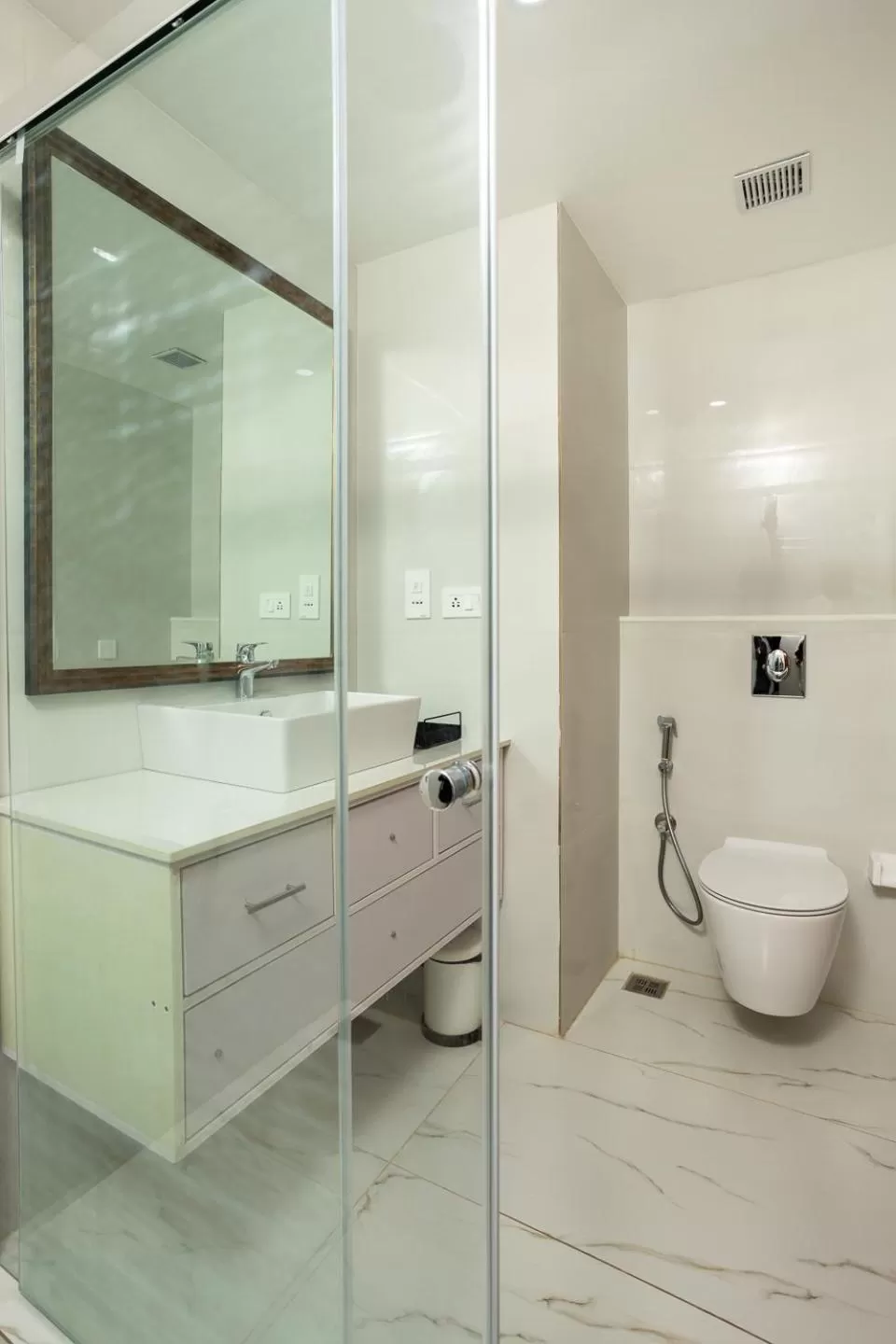 Bathroom in HOTEL WHITE HOUSE, Munnar