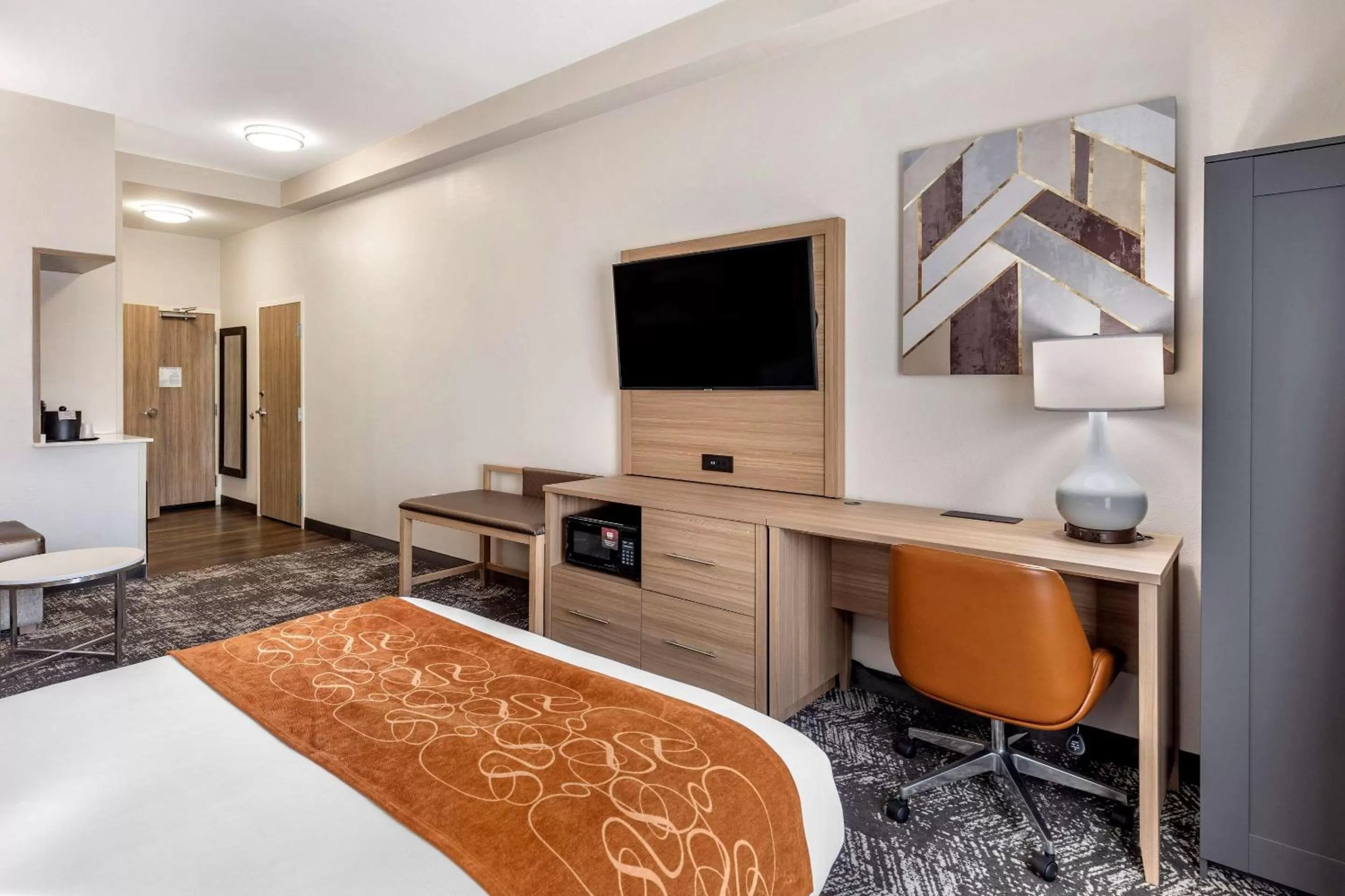 Photo of the whole room, Bed in Comfort Suites Anderson-Clemson