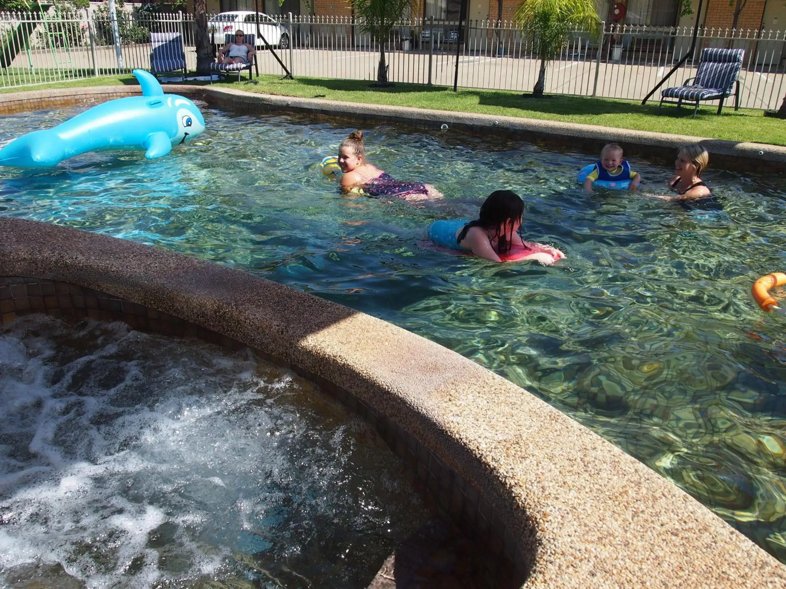 Swimming Pool in Belltower Motor Inn