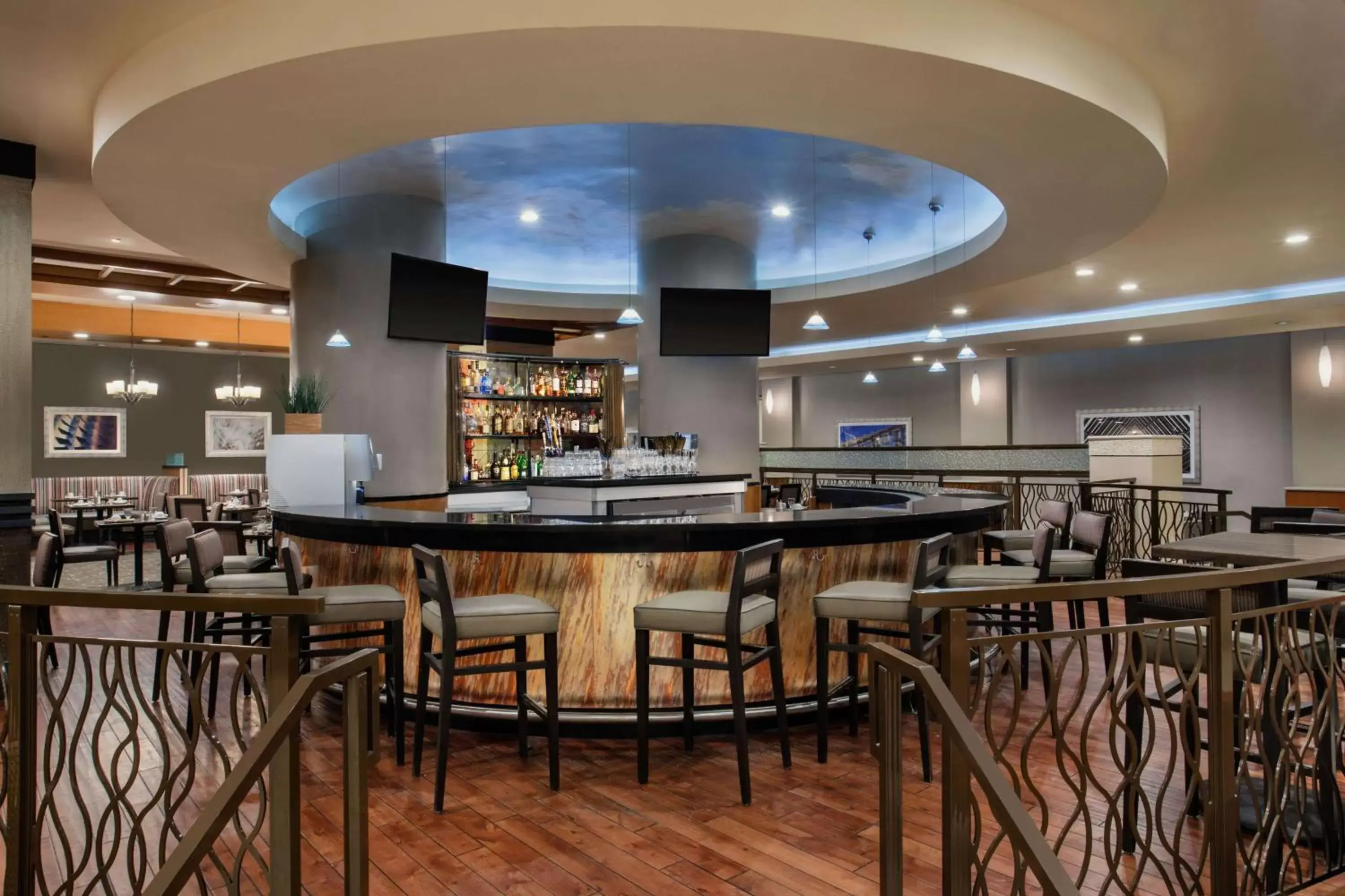 Restaurant/Places to Eat in DoubleTree by Hilton Los Angeles Norwalk