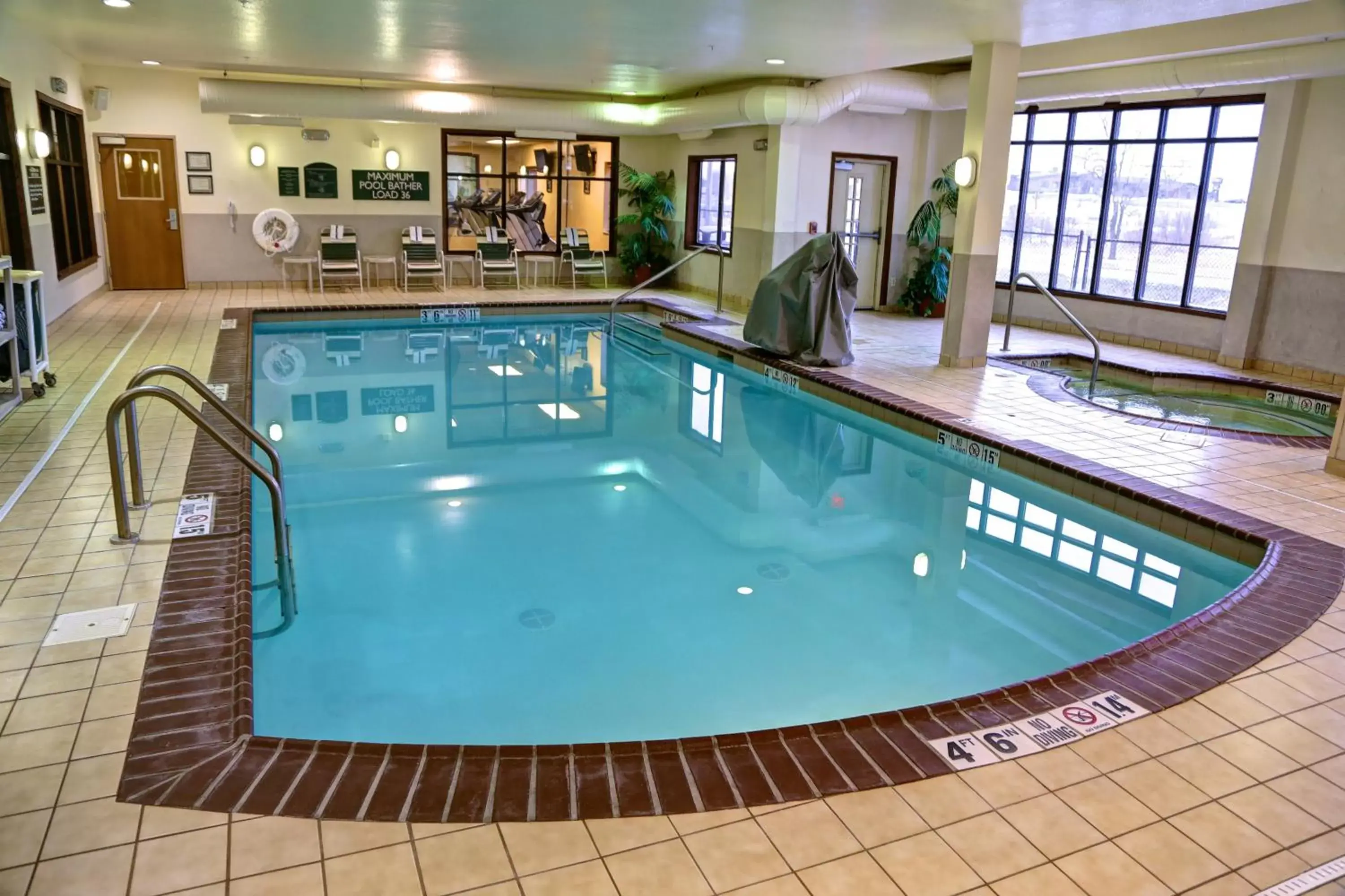 Swimming Pool in Holiday Inn Express Hotel and Suites Valparaiso, an IHG Hotel