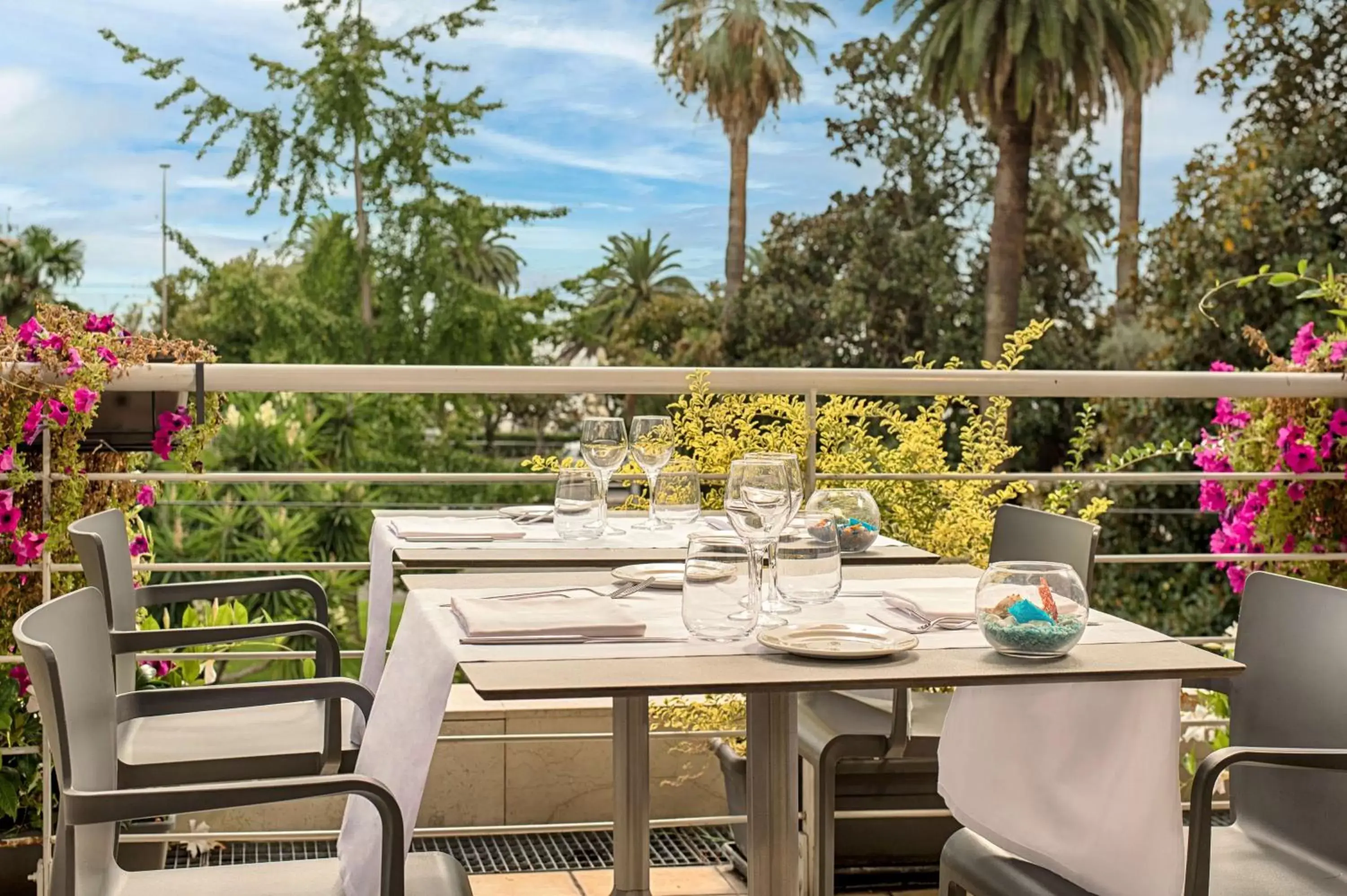 Balcony/Terrace, Restaurant/Places to Eat in NH La Spezia