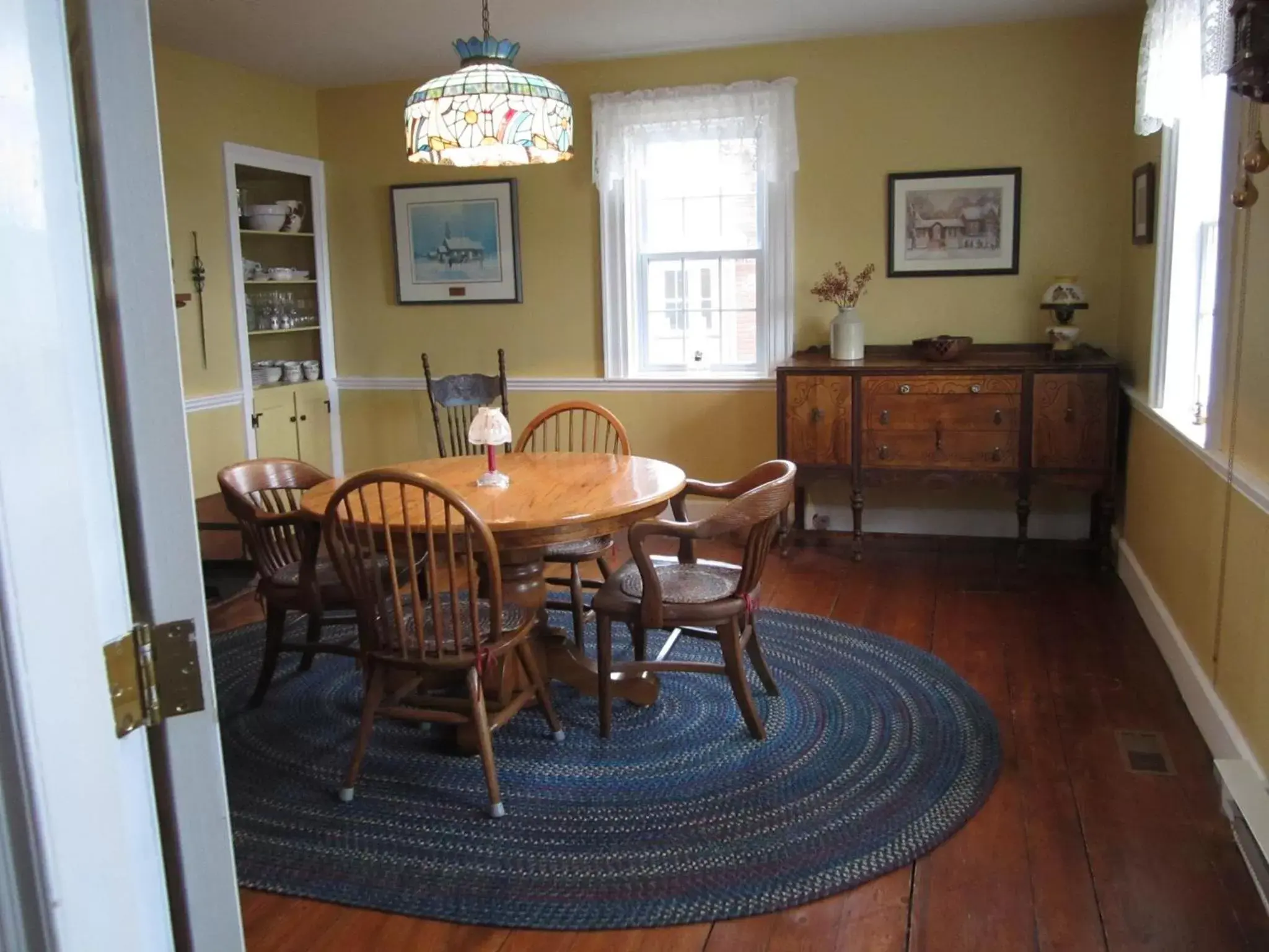 Decorative detail, Dining Area in Grand Oak Manor Bed and Breakfast