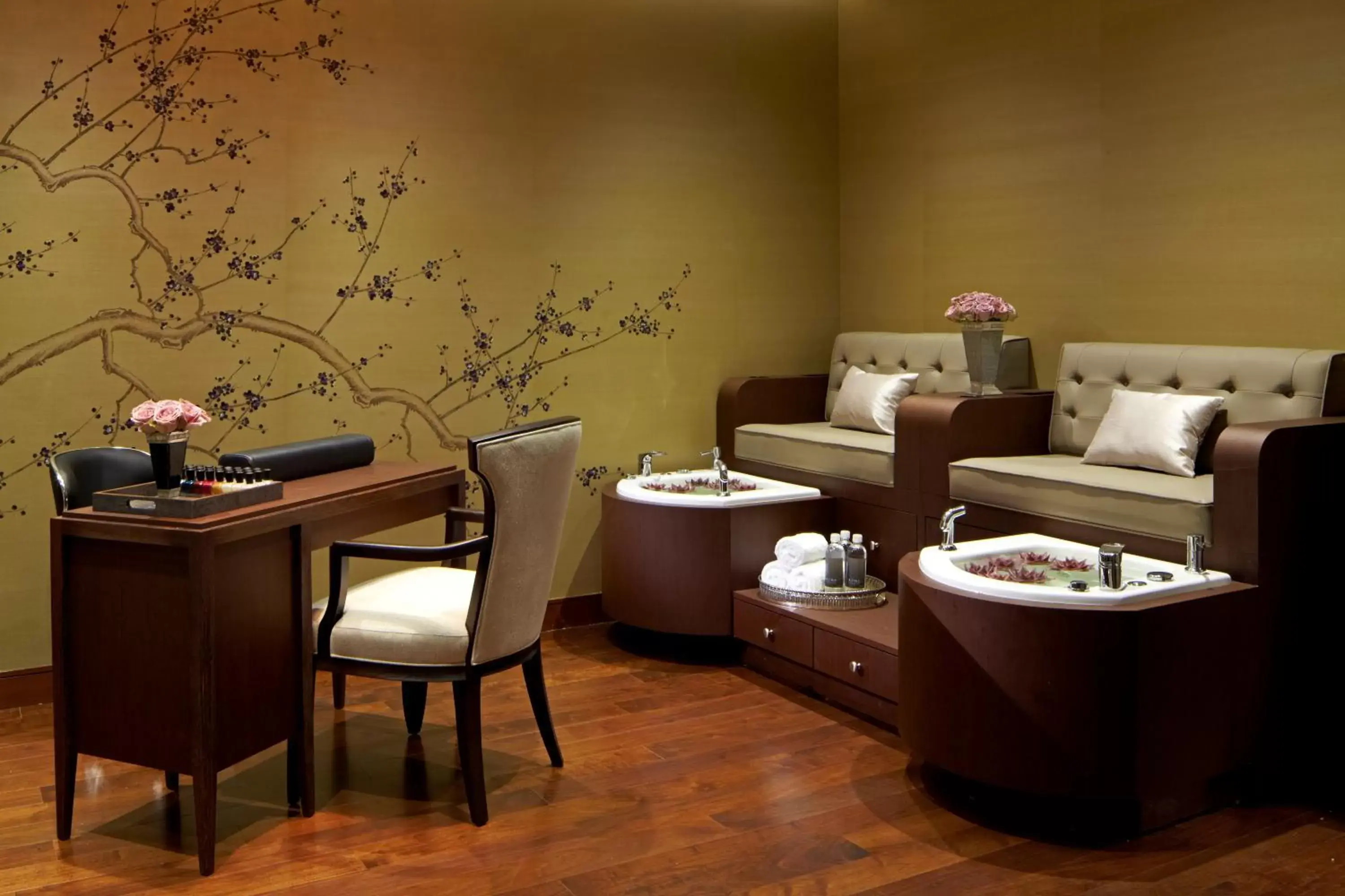 Spa and wellness centre/facilities, Restaurant/Places to Eat in Trump International New York