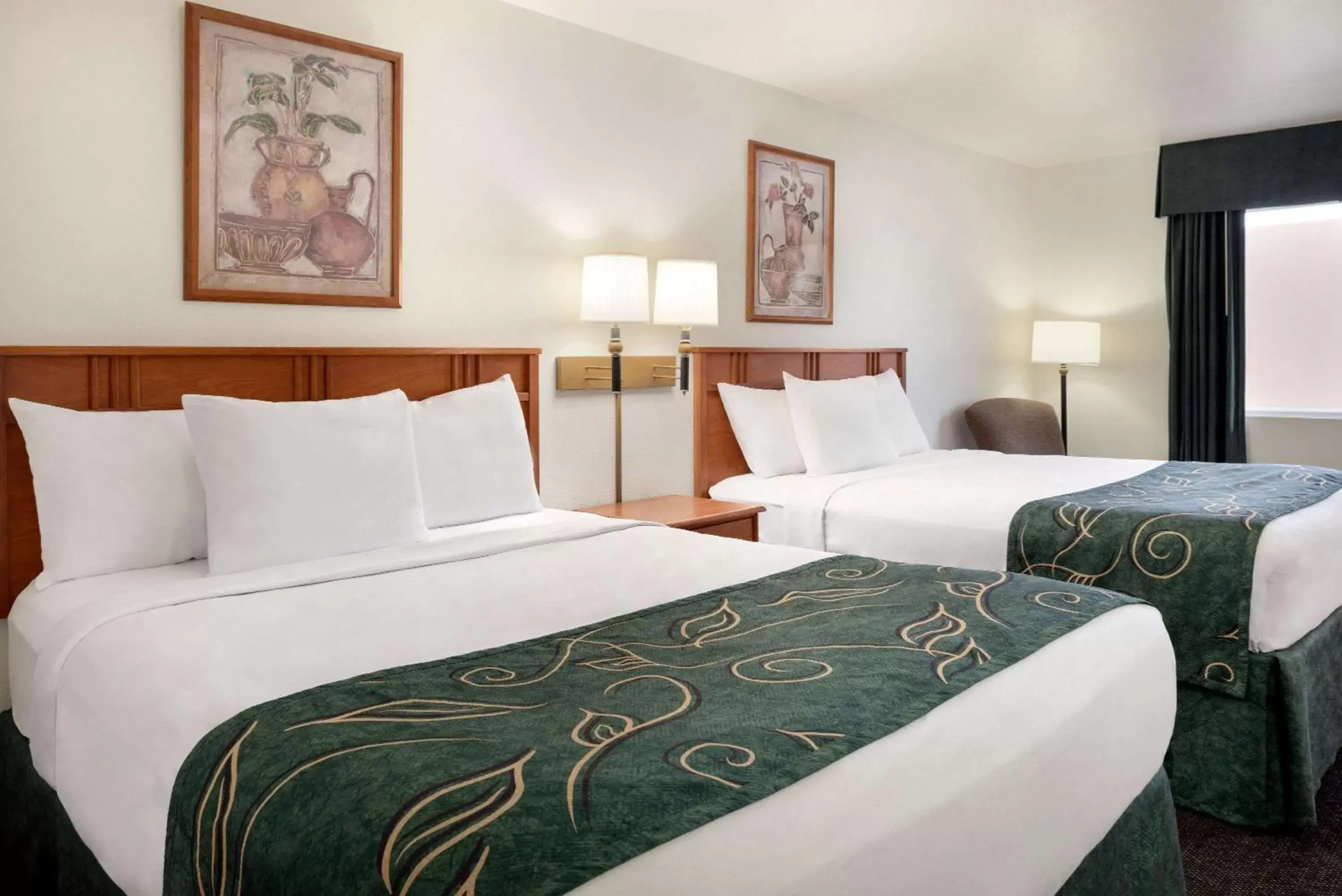 Queen Room with Two Queen Beds - Non-Smoking in Travelodge by Wyndham Clinton Valley West Court Queen Room with Two Queen Beds - Non-Smoking in Travelodge by Wyndham Clinton Valley West Court